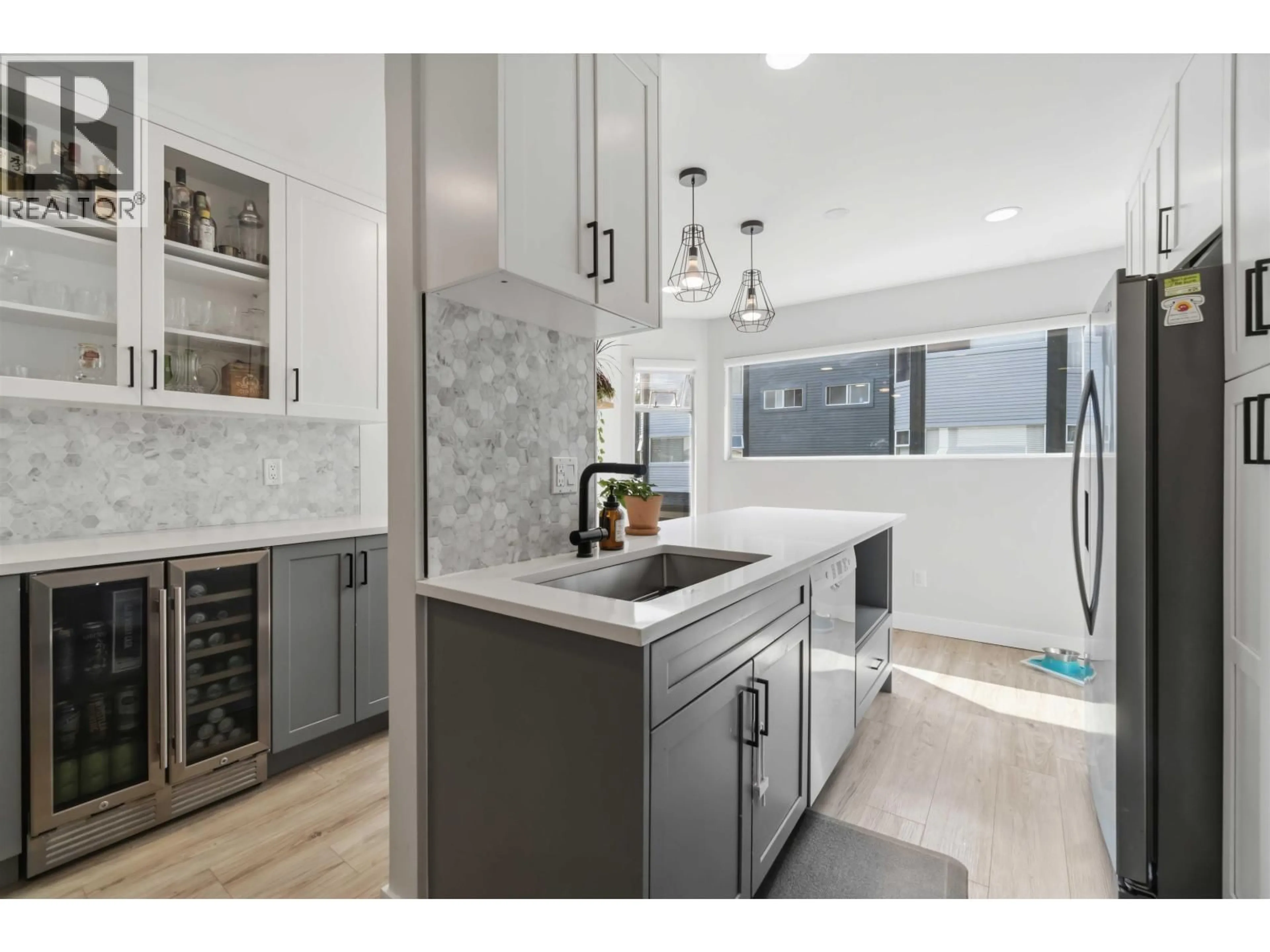 Contemporary kitchen, ceramic/tile floor for 17 - 1195 FALCON DRIVE, Coquitlam British Columbia V3E2H1