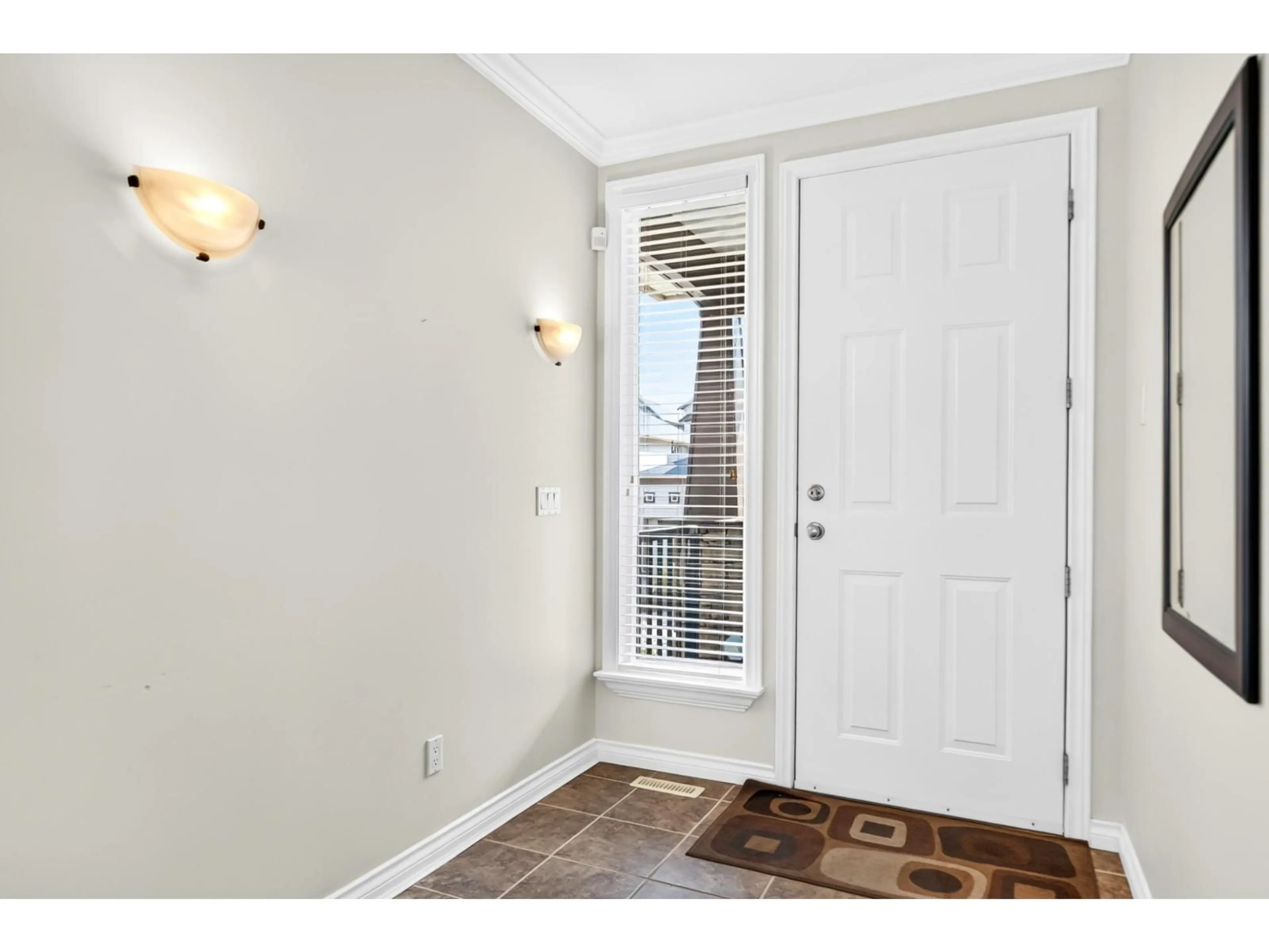 Indoor entryway for 92 - 8888 216 STREET, Langley British Columbia V1M3Z7