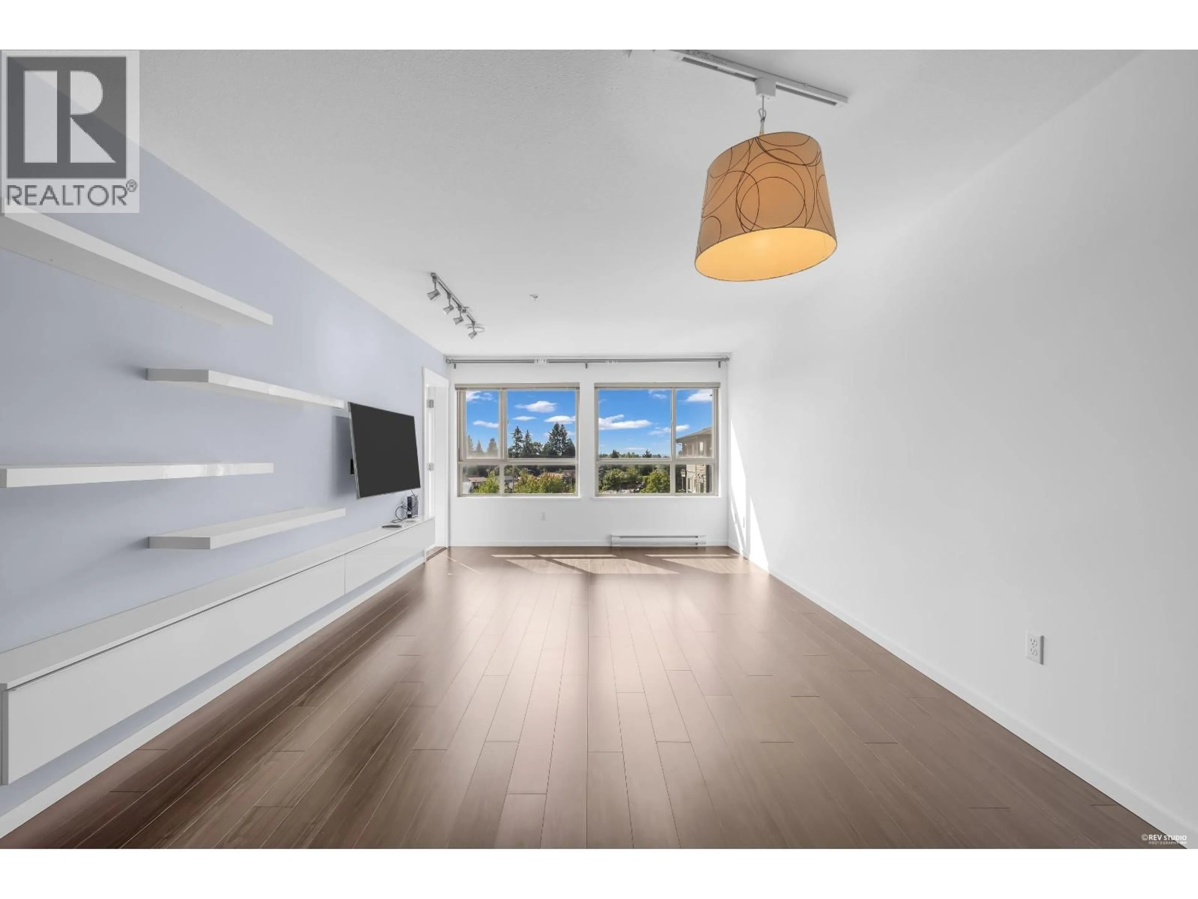 A pic of a room for 406 - 3156 DAYANEE SPRINGS BOULEVARD, Coquitlam British Columbia V3E0B9
