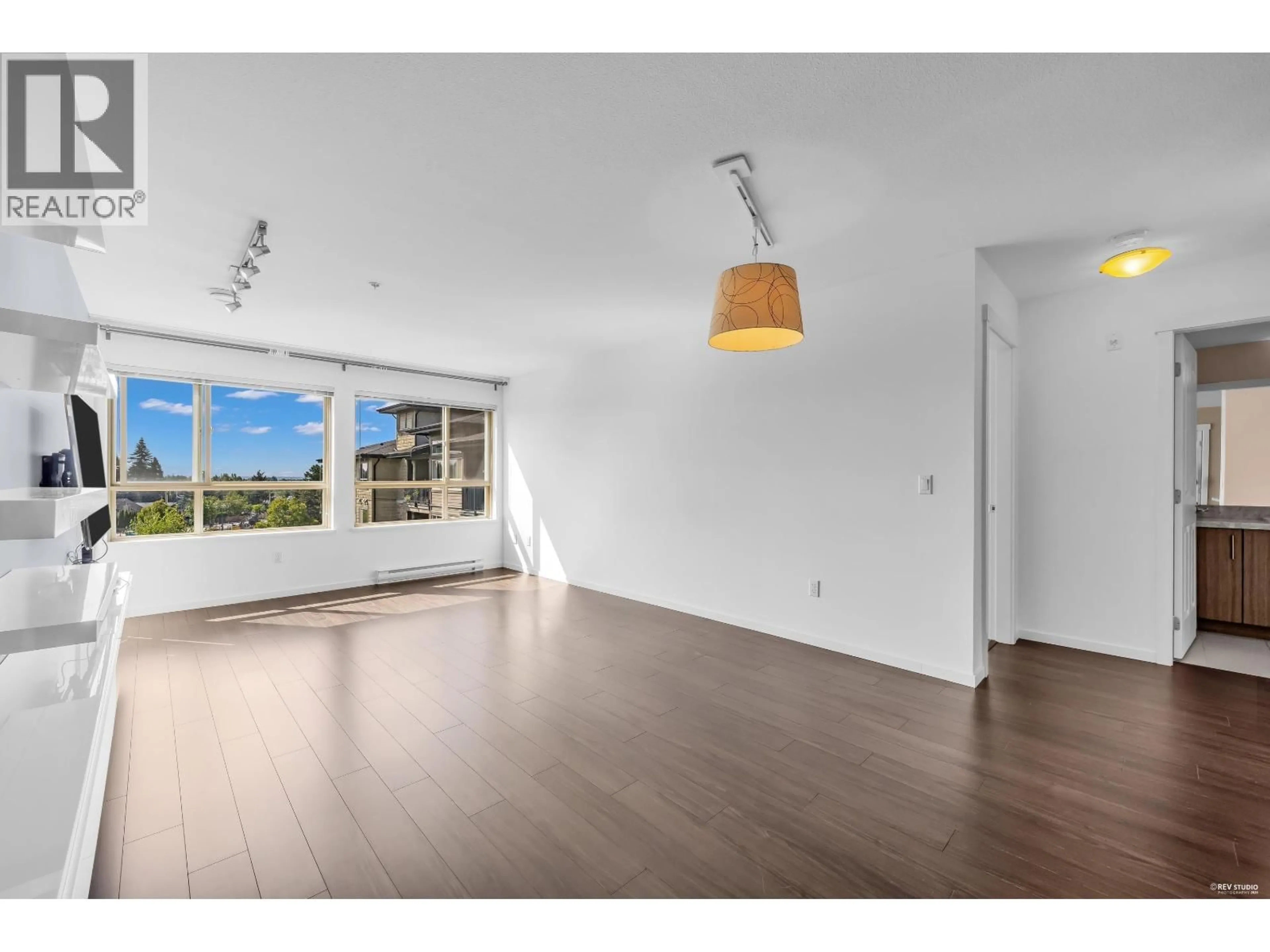 A pic of a room for 406 - 3156 DAYANEE SPRINGS BOULEVARD, Coquitlam British Columbia V3E0B9