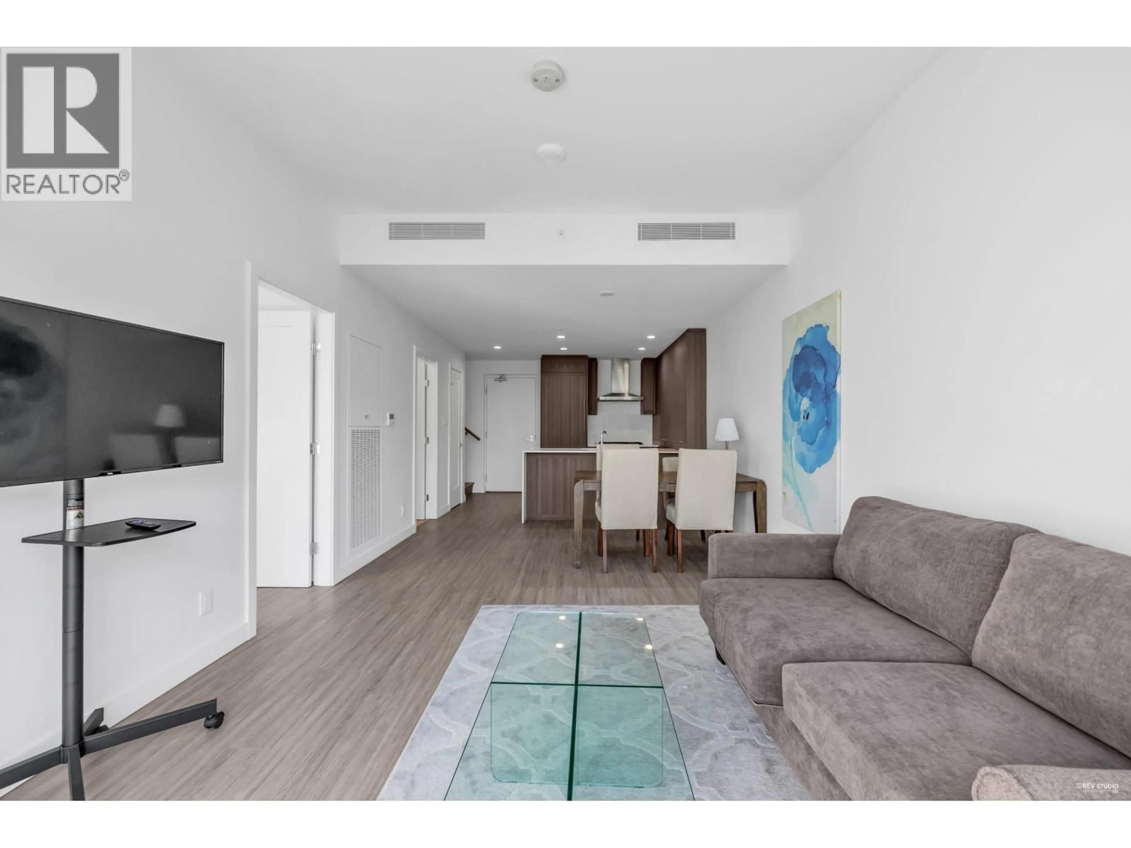Living room with furniture, wood/laminate floor for TH302 - 2351 BETA AVENUE, Burnaby British Columbia V5C0M2