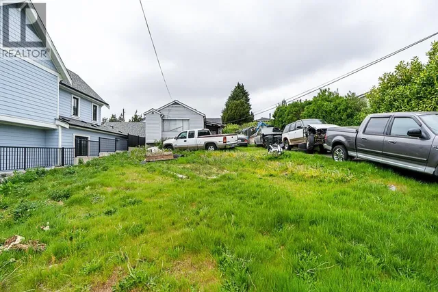 2235 EDINBURGH STREET, New Westminster 3
