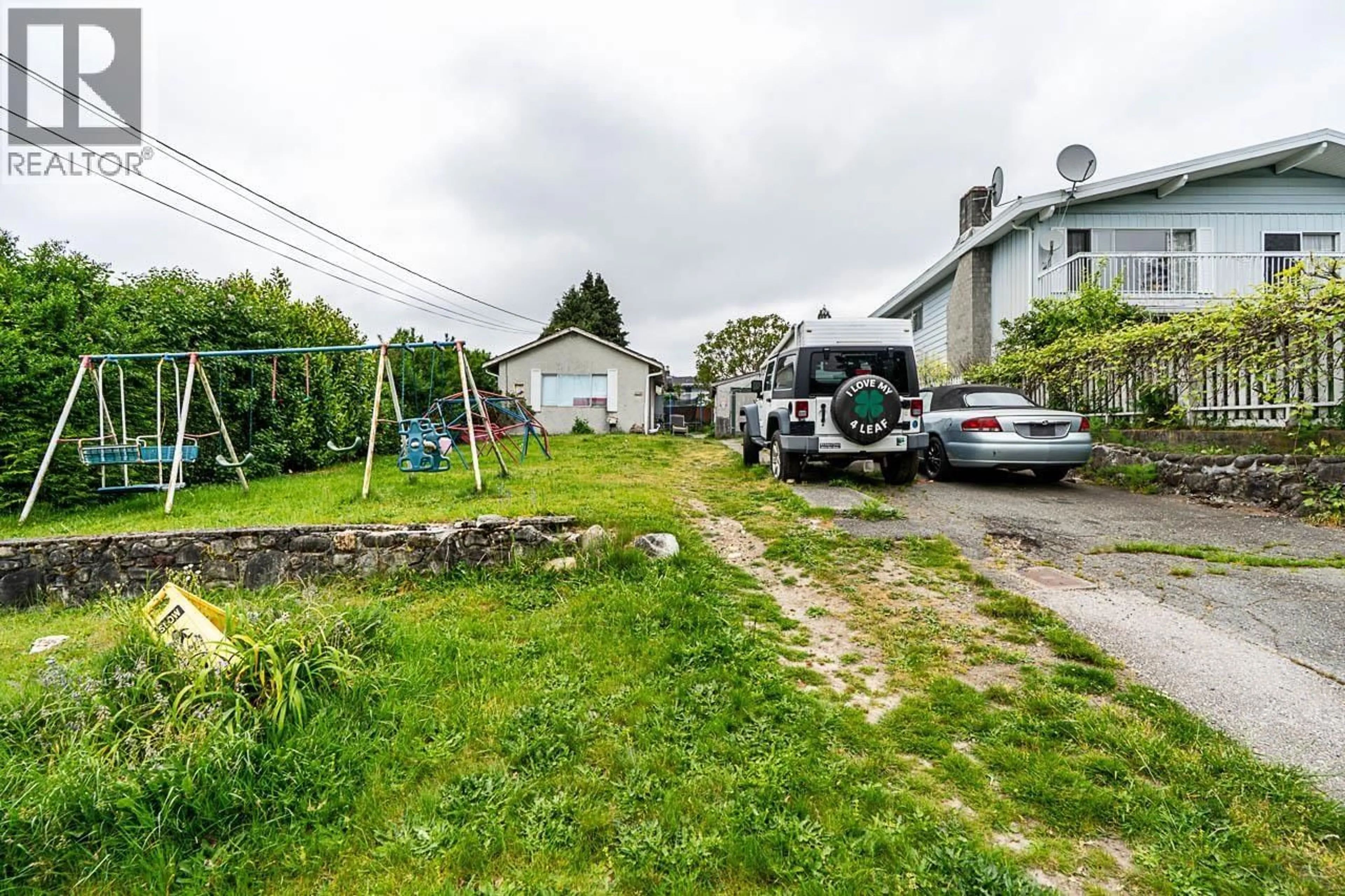 Unknown for 2233 EDINBURGH STREET, New Westminster British Columbia V3M2Y2