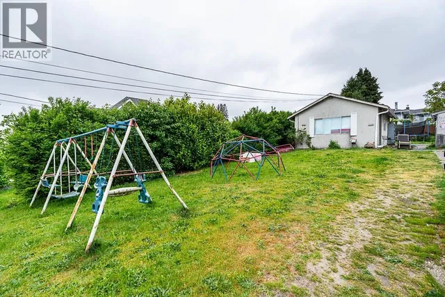 2233 EDINBURGH STREET, New Westminster 3