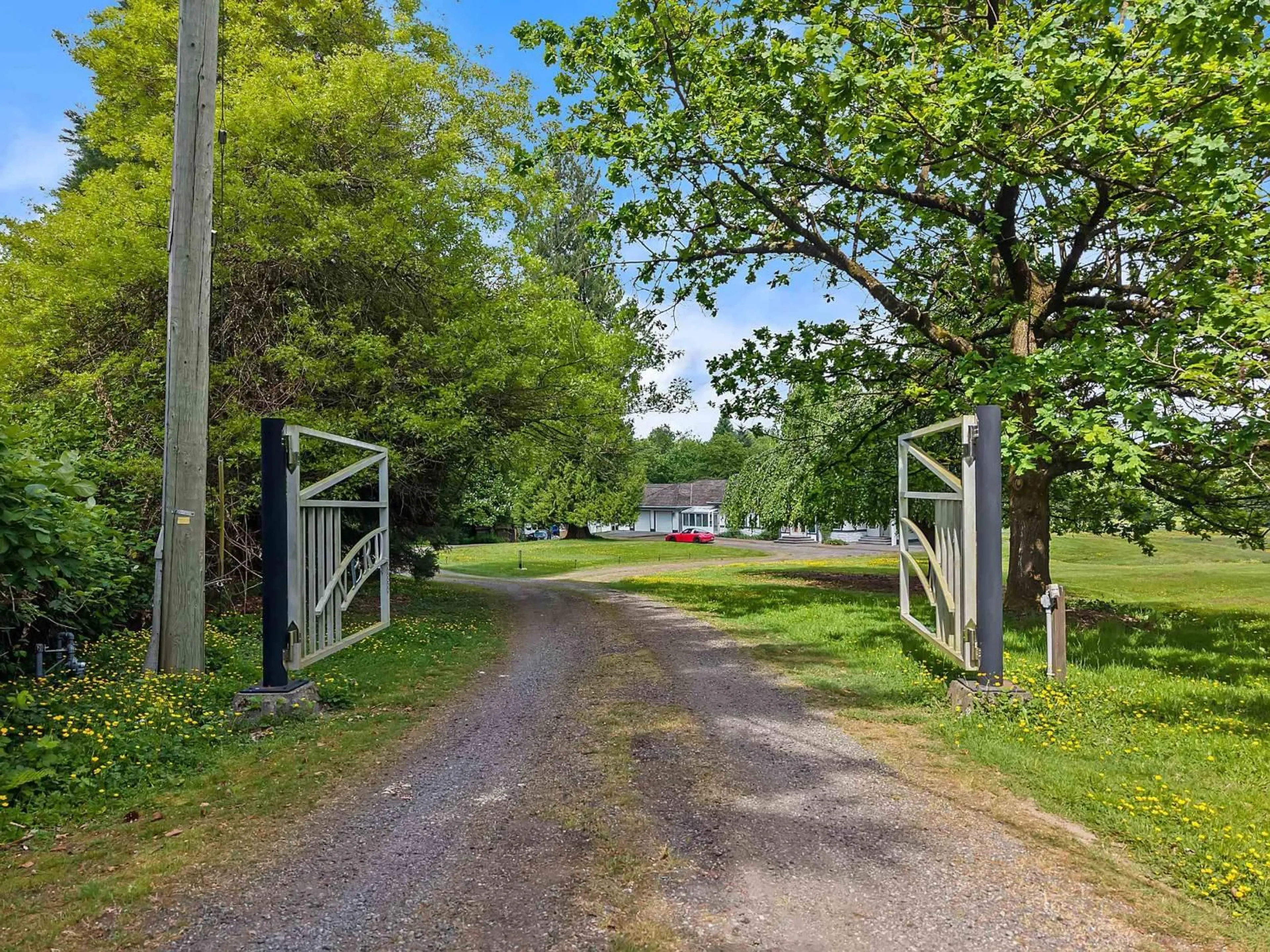 A pic from outside/outdoor area/front of a property/back of a property/a pic from drone, street for 29598 GALAHAD CRESCENT, Abbotsford British Columbia V4X2E4
