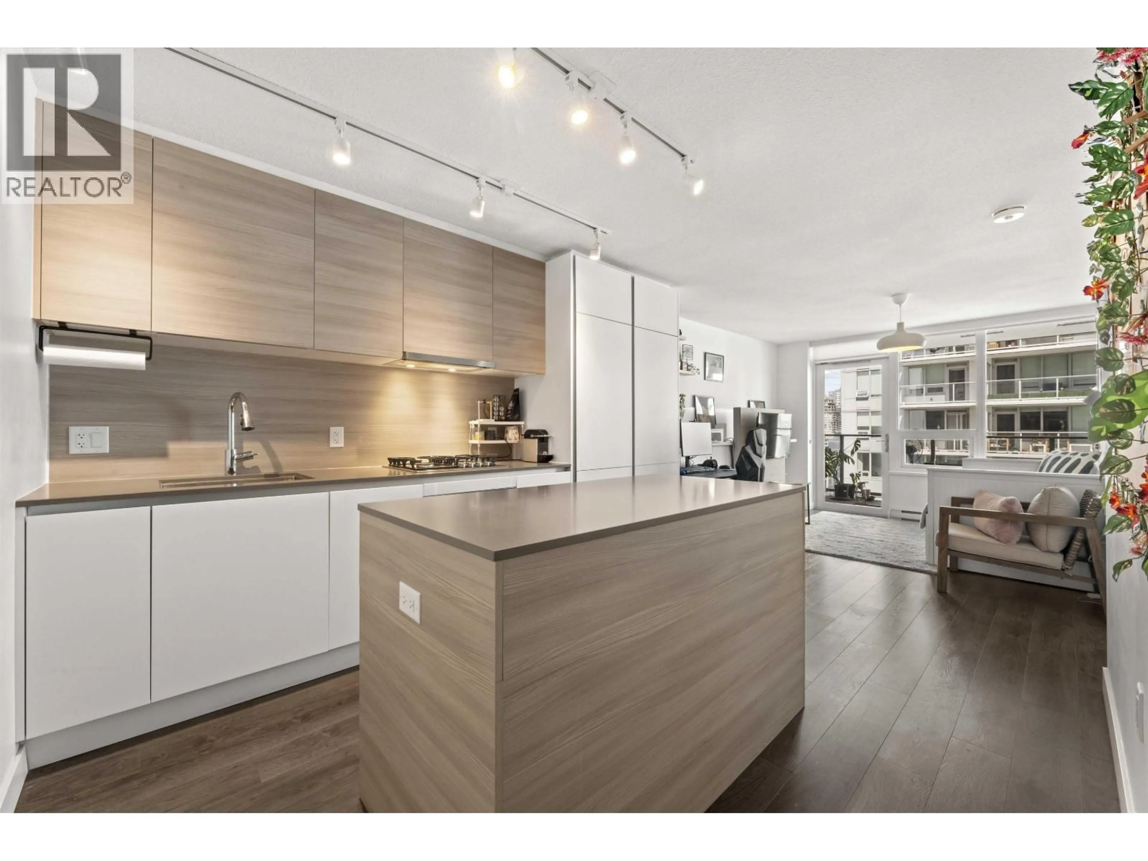 Open concept kitchen, wood/laminate floor for 1906 - 988 QUAYSIDE DRIVE, New Westminster British Columbia V3M0L5