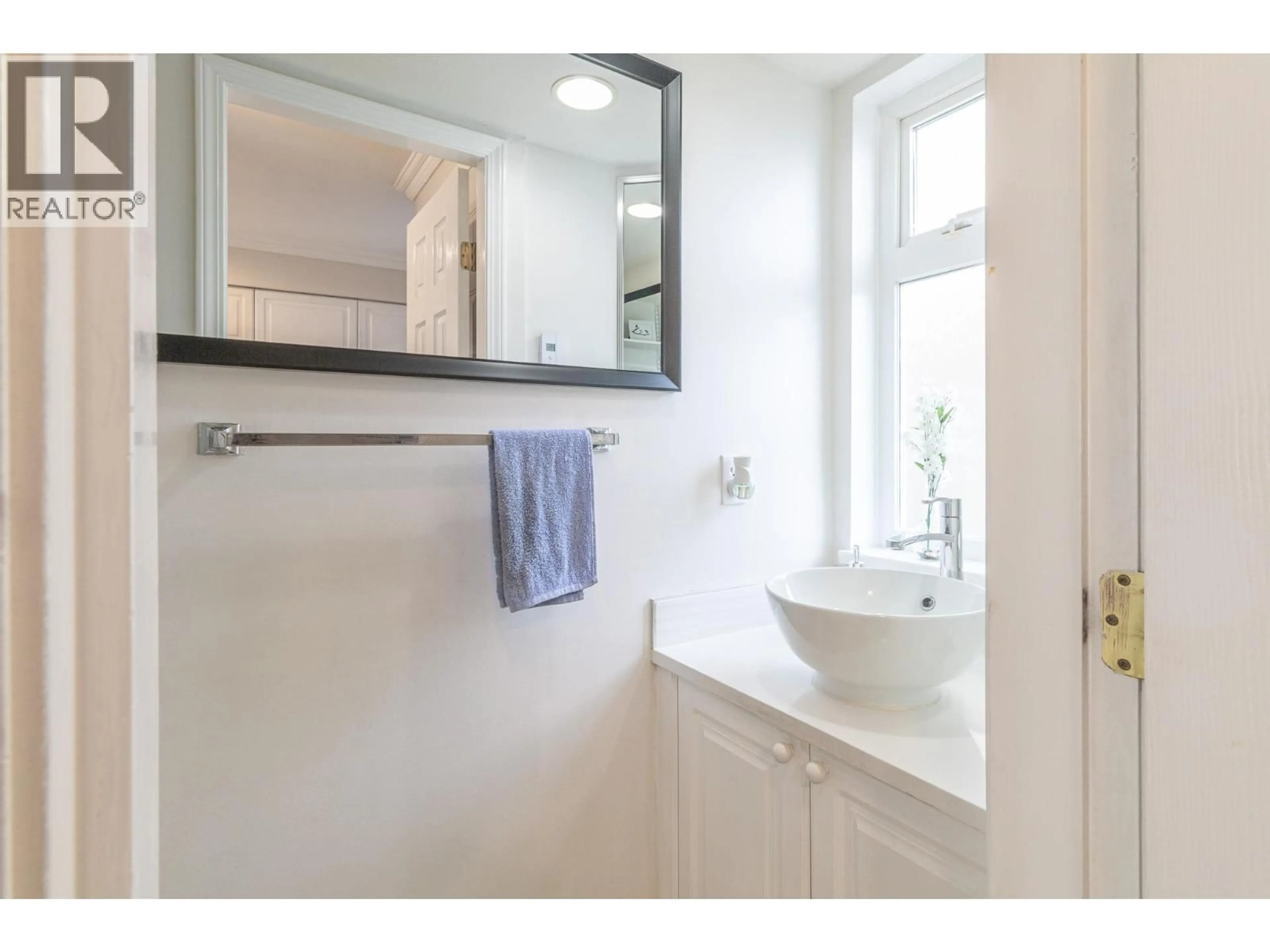 Standard bathroom, ceramic/tile floor for 107 - 1570 PRAIRIE AVENUE, Port Coquitlam British Columbia V3B1T4
