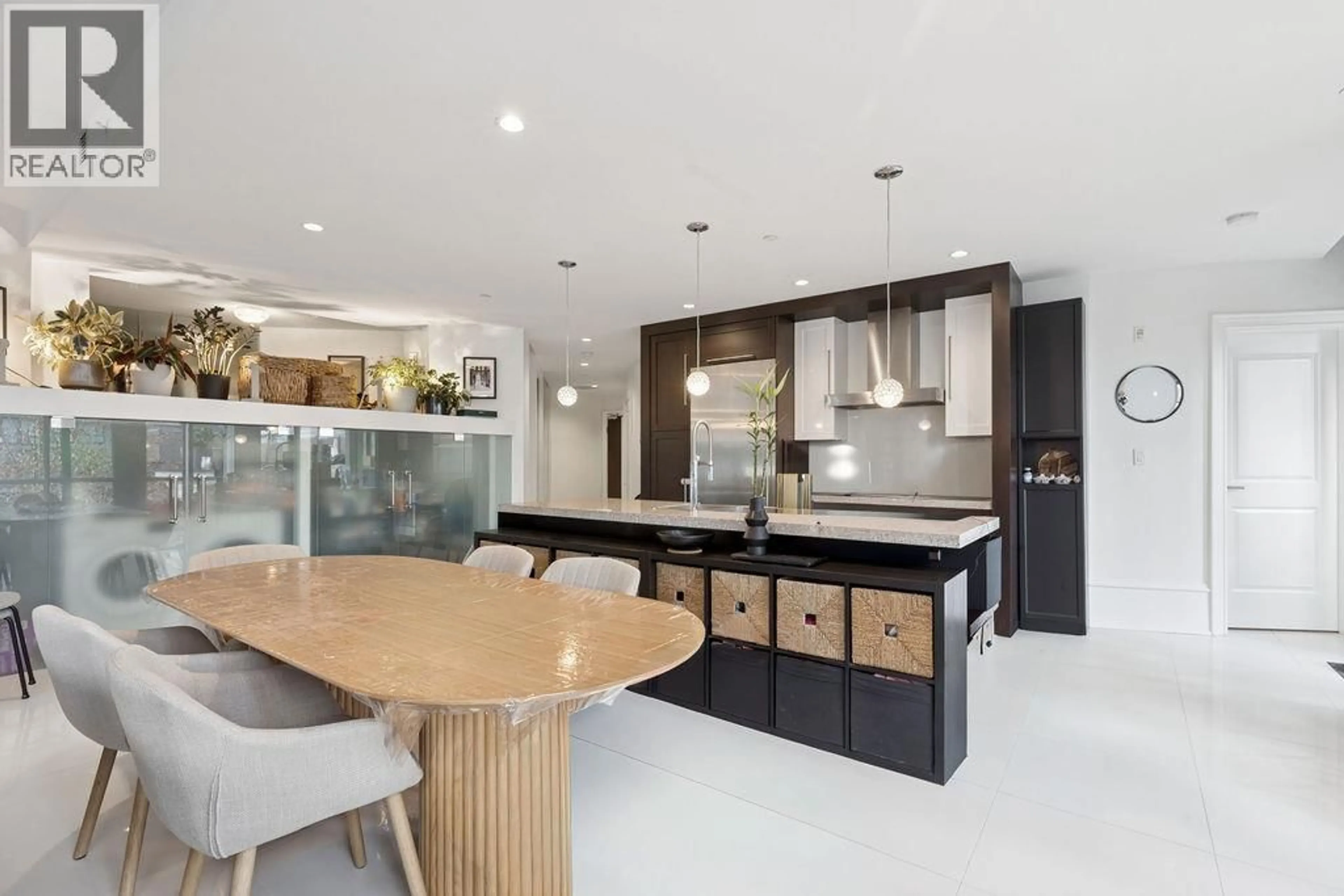 Contemporary kitchen, unknown for 402 - 1102 HORNBY STREET, Vancouver British Columbia V6Z1V8