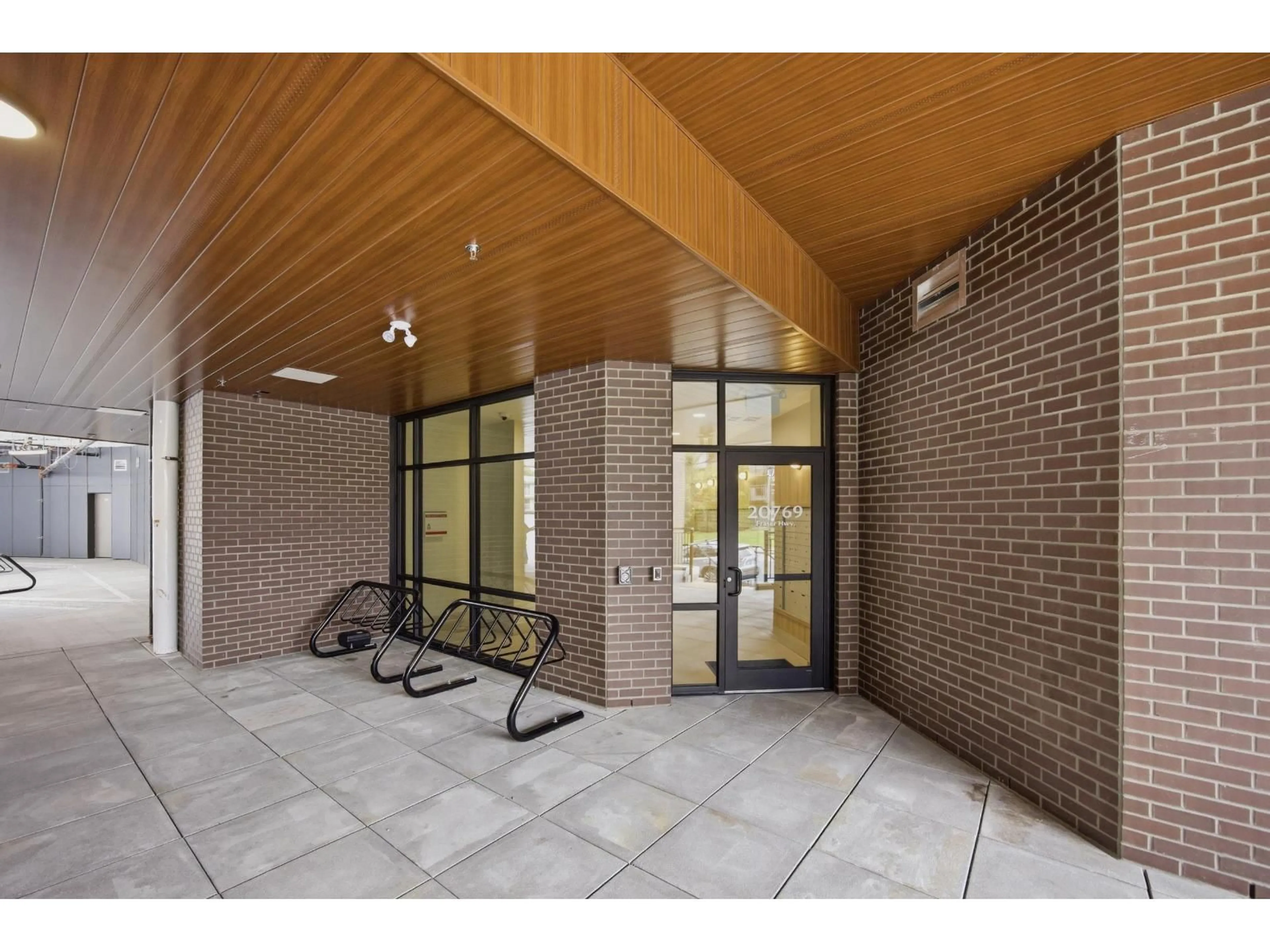 Indoor foyer for 507 - 20769 FRASER HIGHWAY, Langley British Columbia V3A0S4