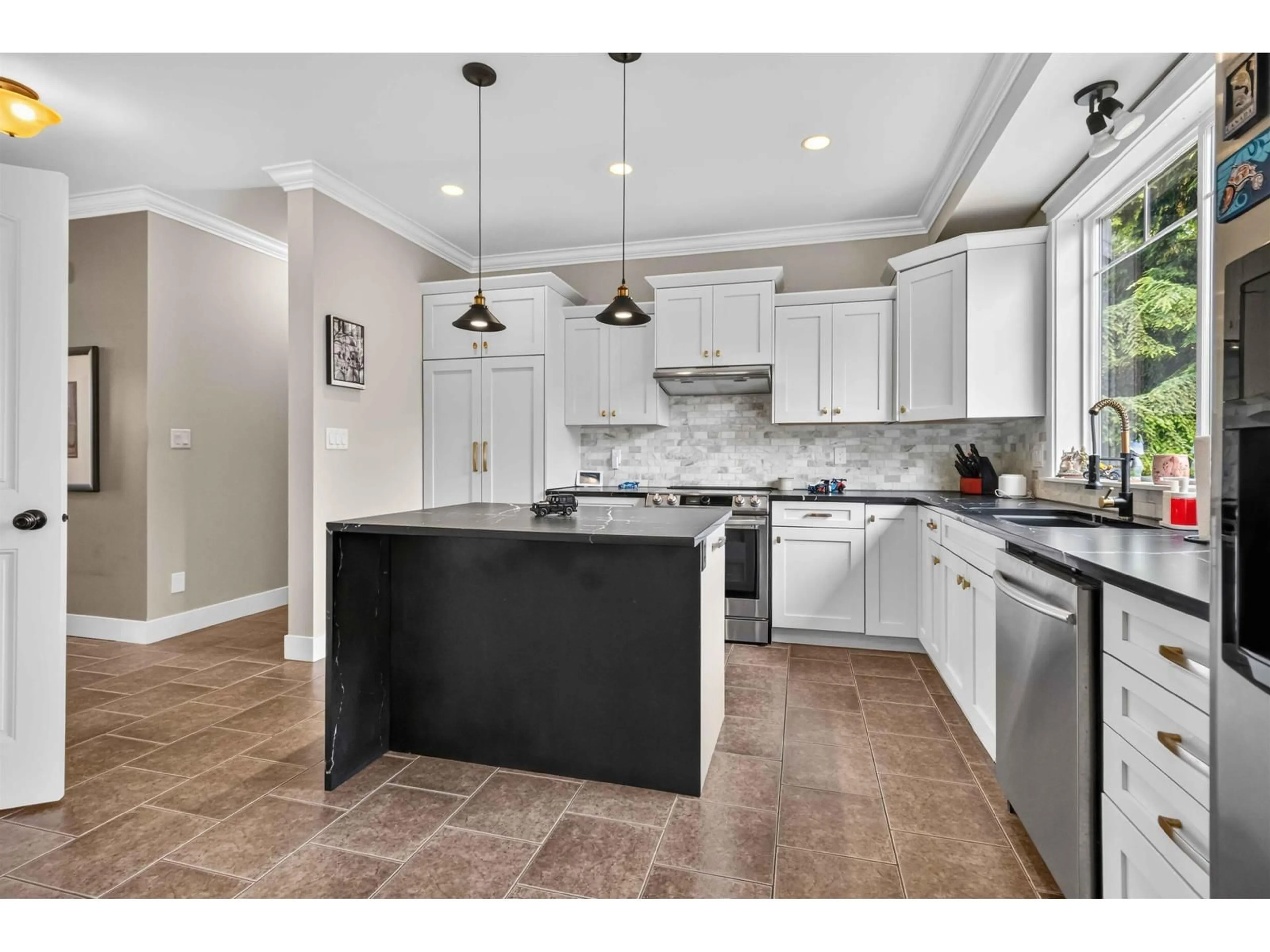 Open concept kitchen, ceramic/tile floor for 7250 MARBLE HILL ROAD, Chilliwack British Columbia V4Z0A3