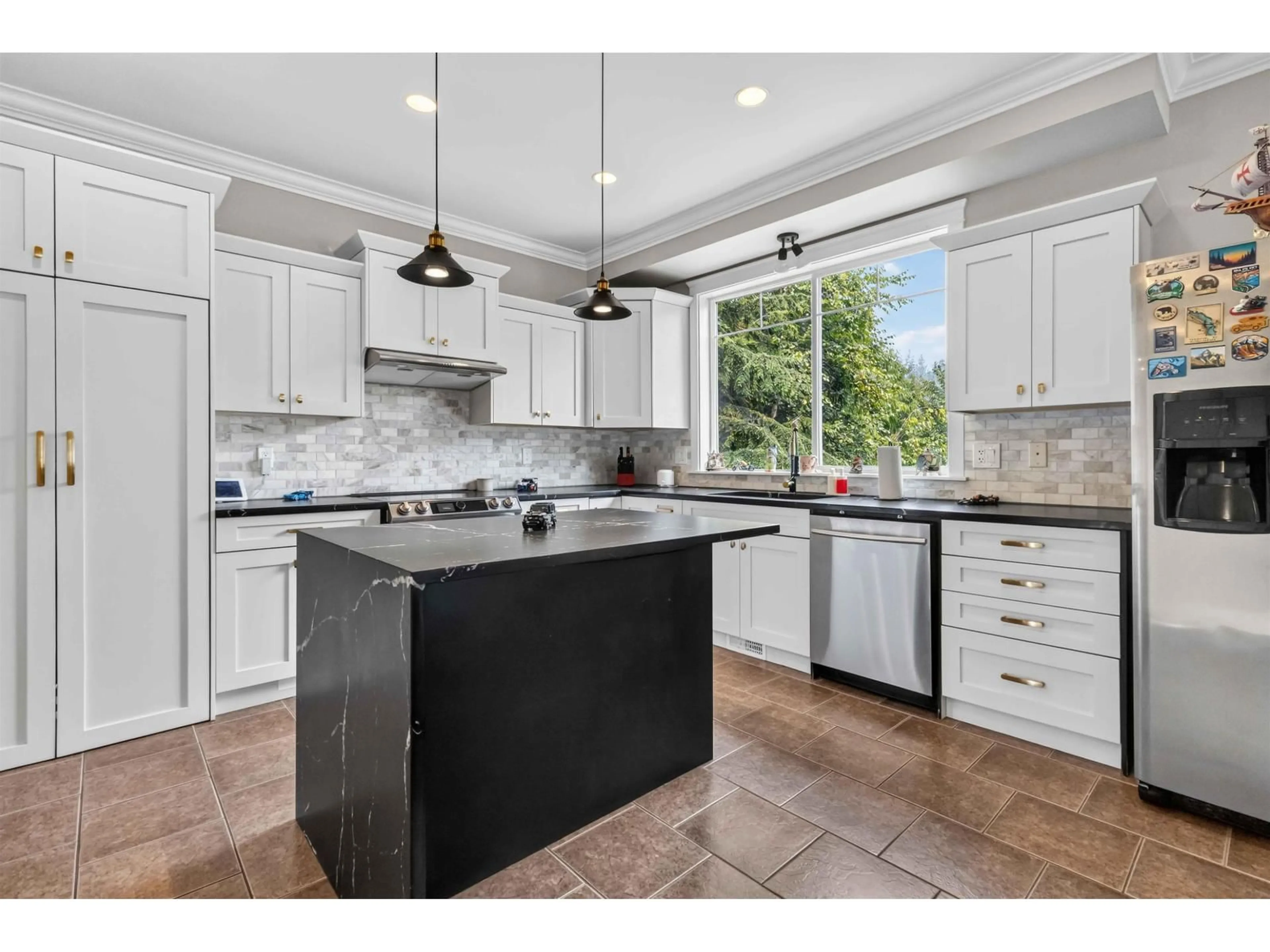 Open concept kitchen, ceramic/tile floor for 7250 MARBLE HILL ROAD, Chilliwack British Columbia V4Z0A3
