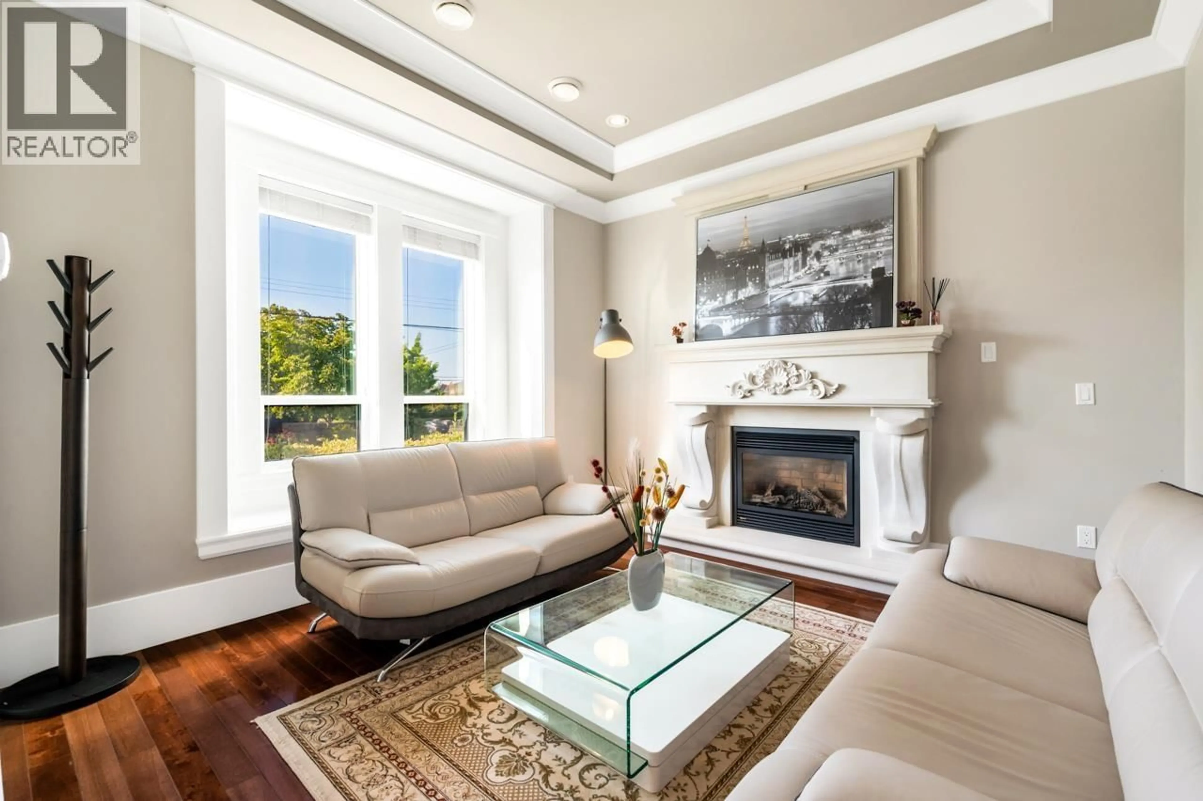 Living room with furniture, unknown for 7188 GRAY AVENUE, Burnaby British Columbia V5J3Y8