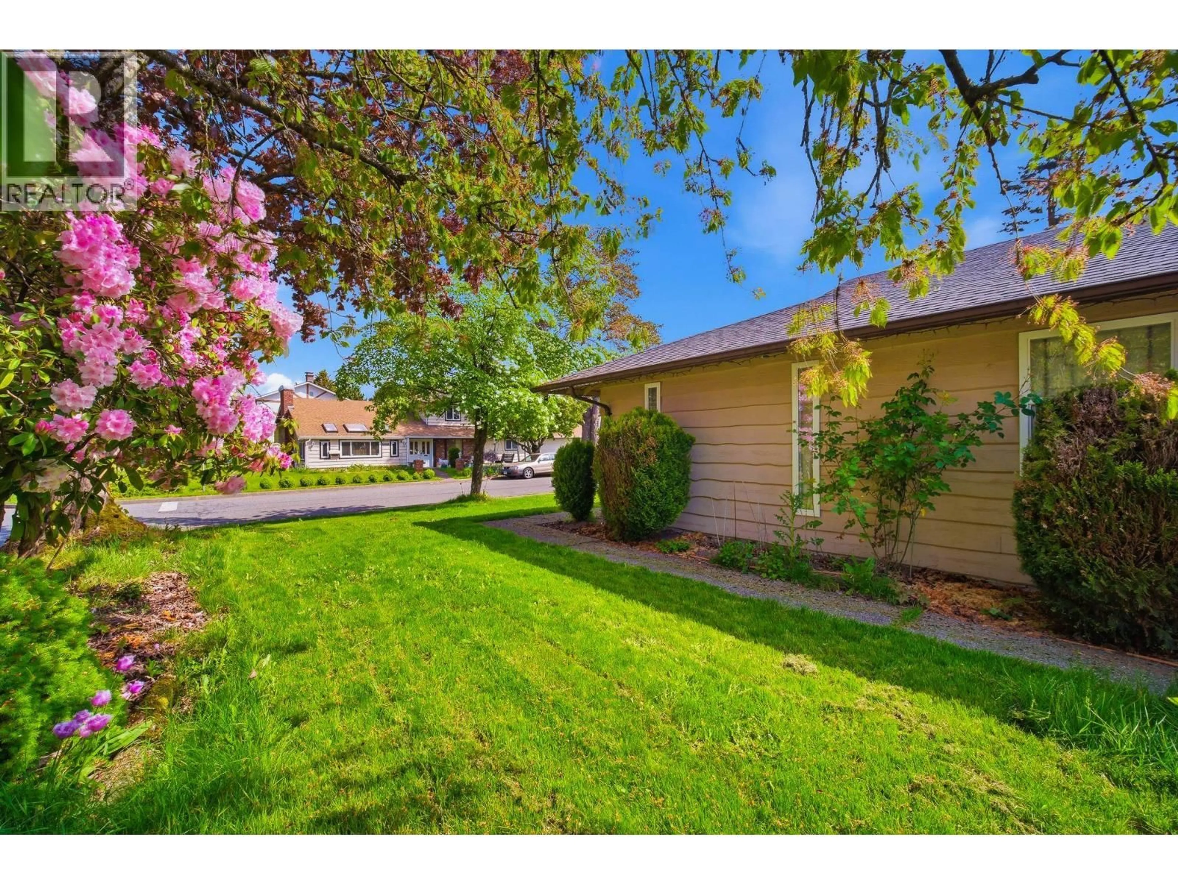 A pic from outside/outdoor area/front of a property/back of a property/a pic from drone, street for 11420 DANIELS ROAD, Richmond British Columbia V6X1M8