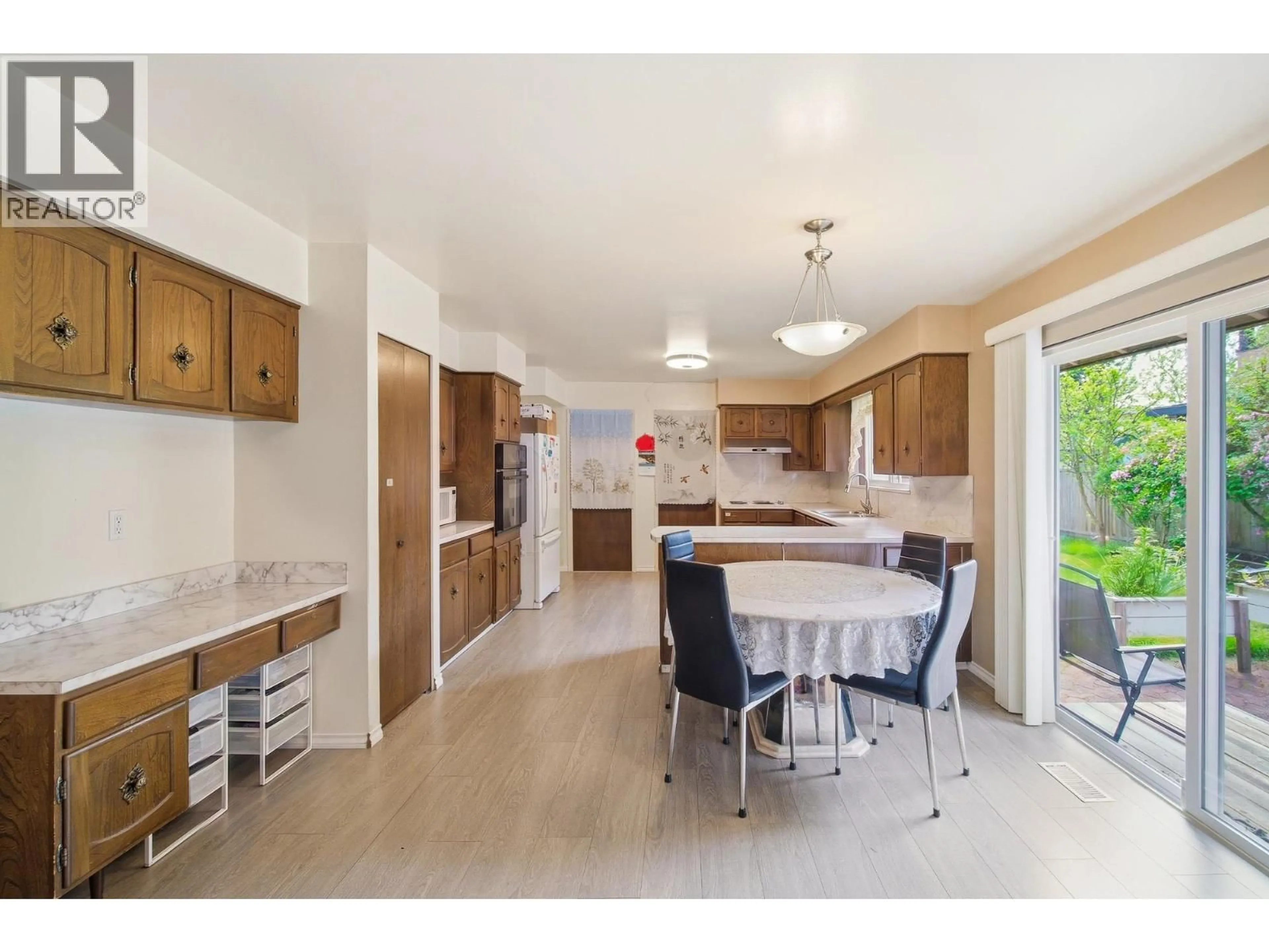 Open concept kitchen, ceramic/tile floor for 11420 DANIELS ROAD, Richmond British Columbia V6X1M8