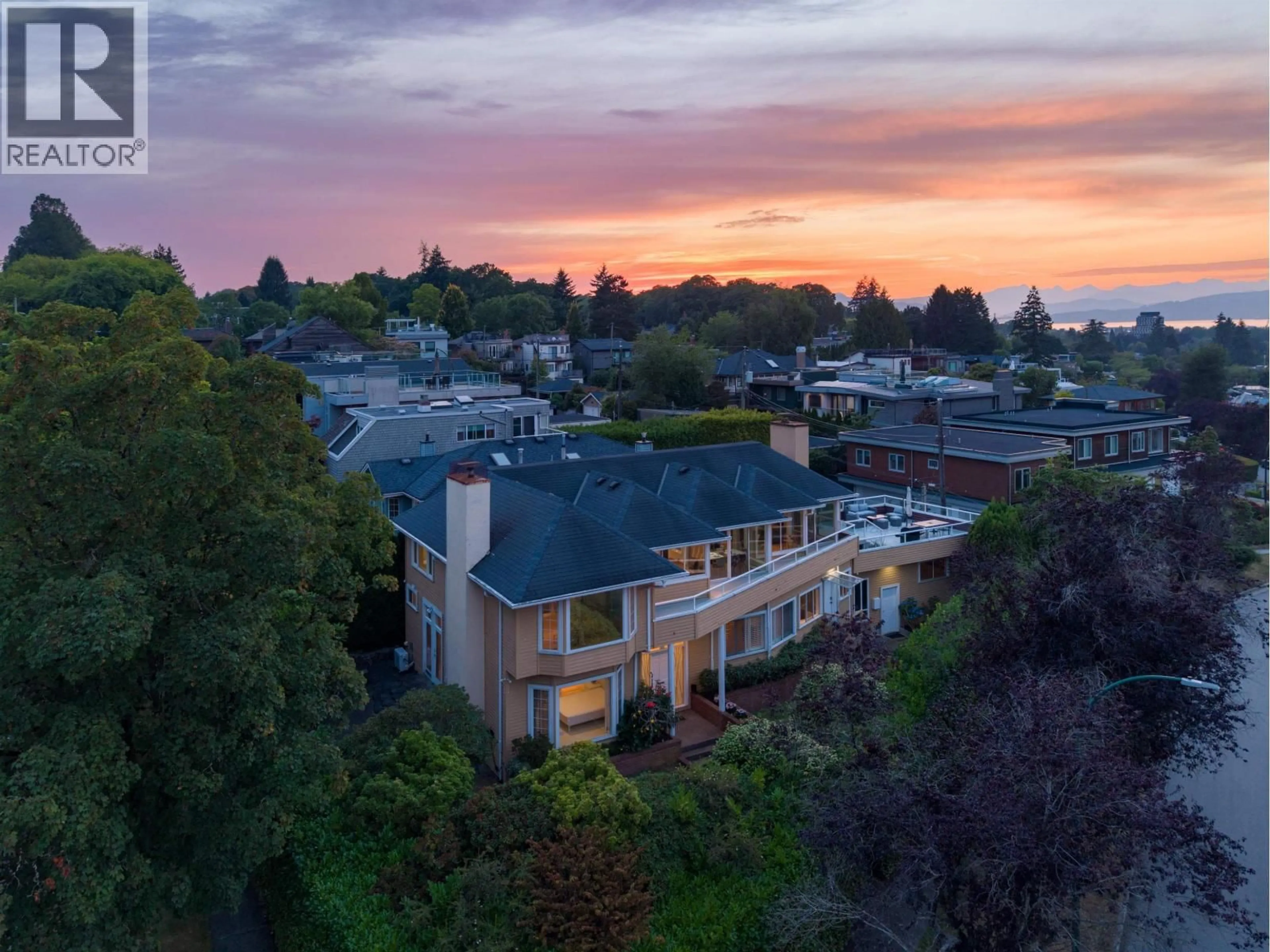 A pic from outside/outdoor area/front of a property/back of a property/a pic from drone, unknown for 3655 QUESNEL DRIVE, Vancouver British Columbia V6L3E6