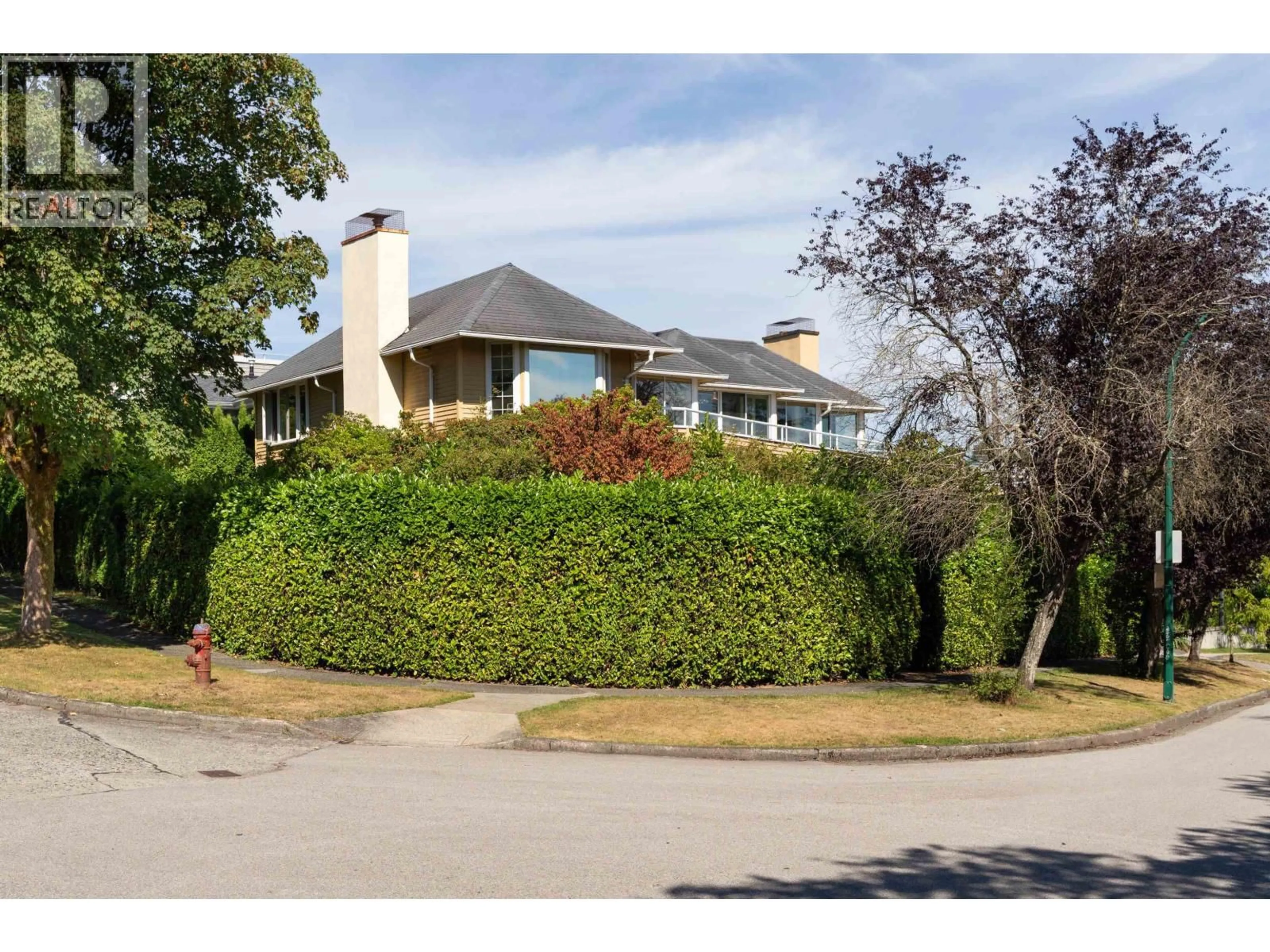 A pic from outside/outdoor area/front of a property/back of a property/a pic from drone, street for 3655 QUESNEL DRIVE, Vancouver British Columbia V6L3E6