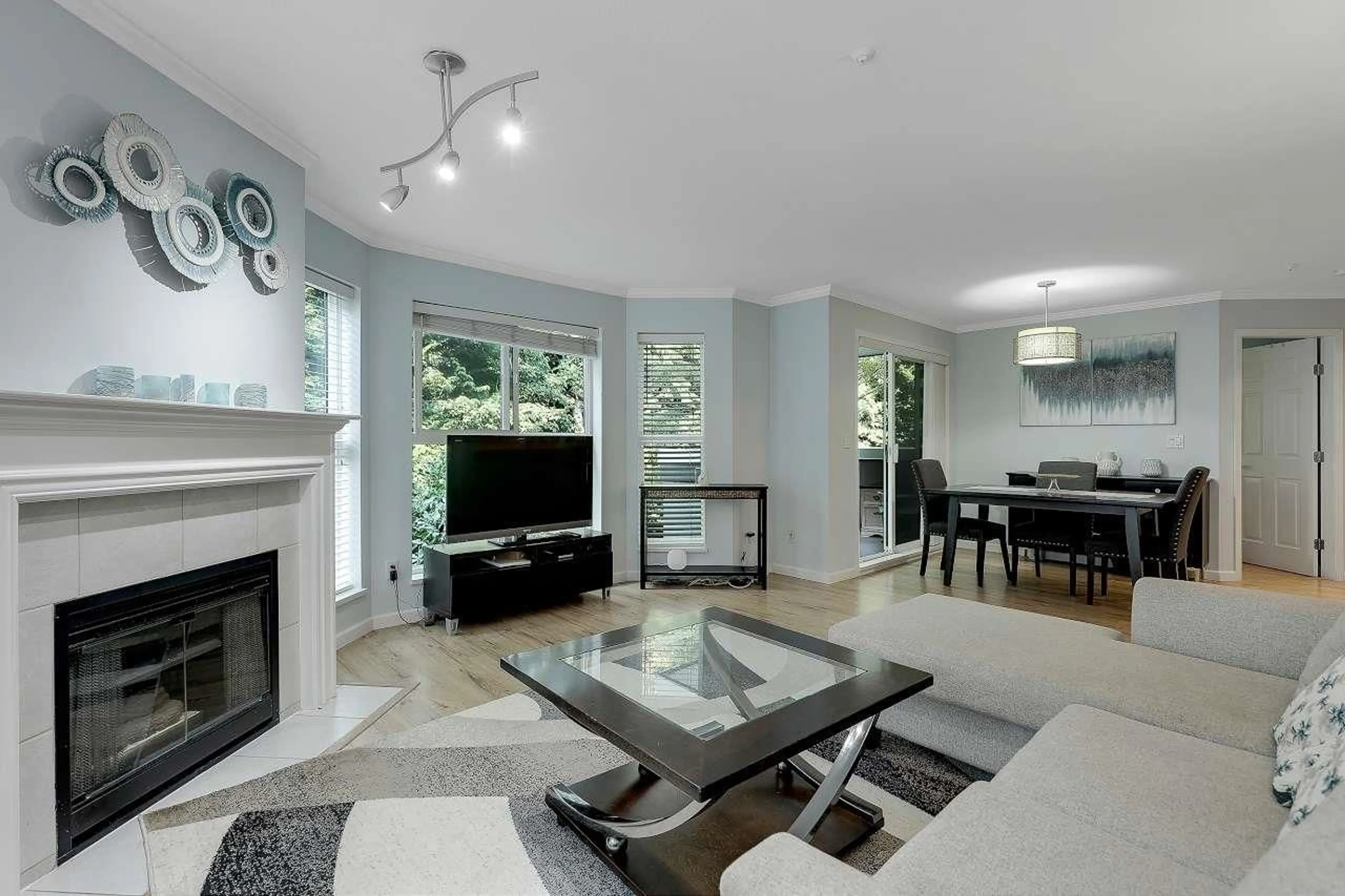 Living room with furniture, unknown for 218 - 12088 66 AVENUE, Surrey British Columbia V3W1Z9