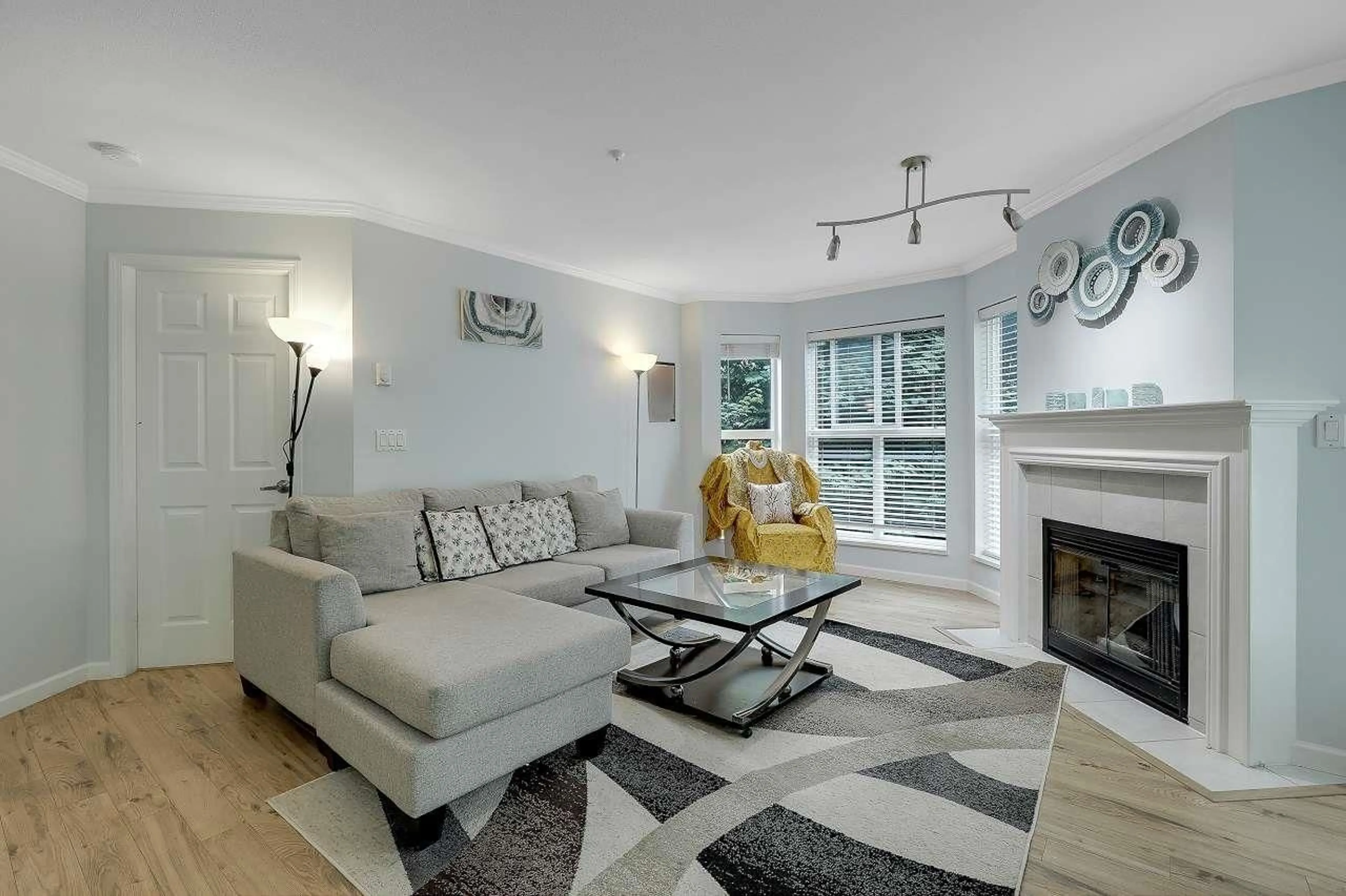 Living room with furniture, unknown for 218 - 12088 66 AVENUE, Surrey British Columbia V3W1Z9
