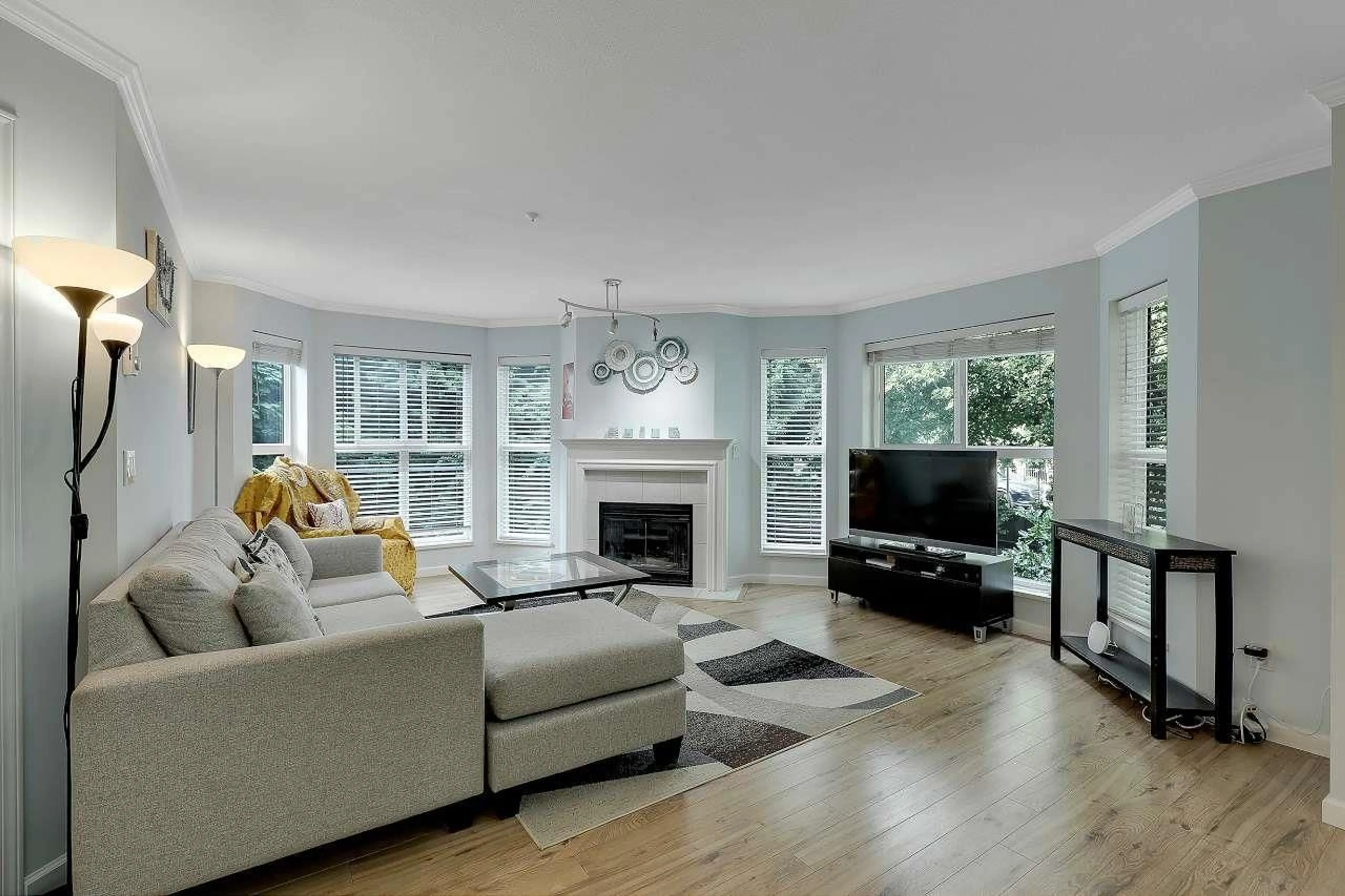 Living room with furniture, unknown for 218 - 12088 66 AVENUE, Surrey British Columbia V3W1Z9