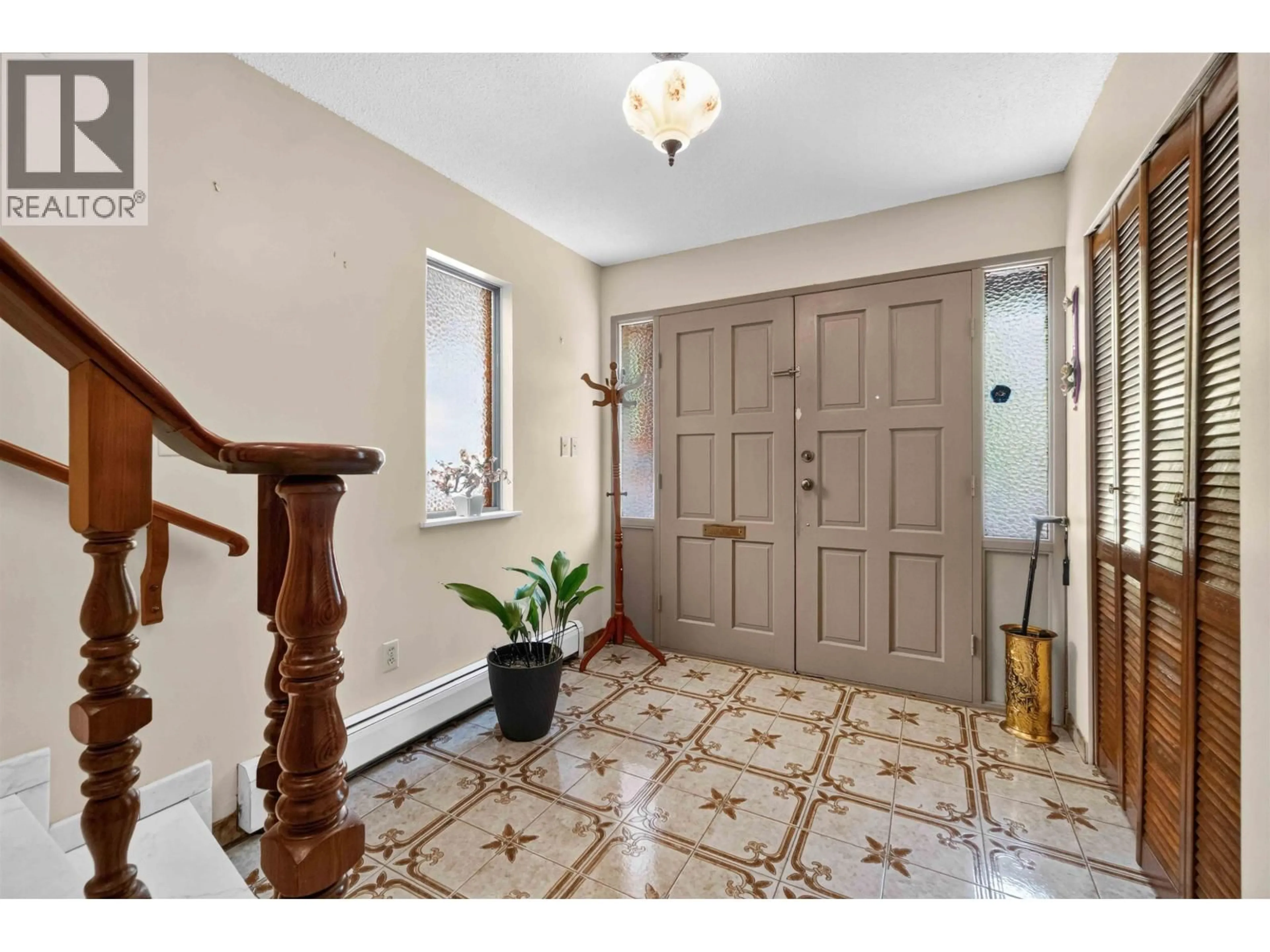 Indoor foyer for 2739 E 8TH AVENUE, Vancouver British Columbia V5M1W7