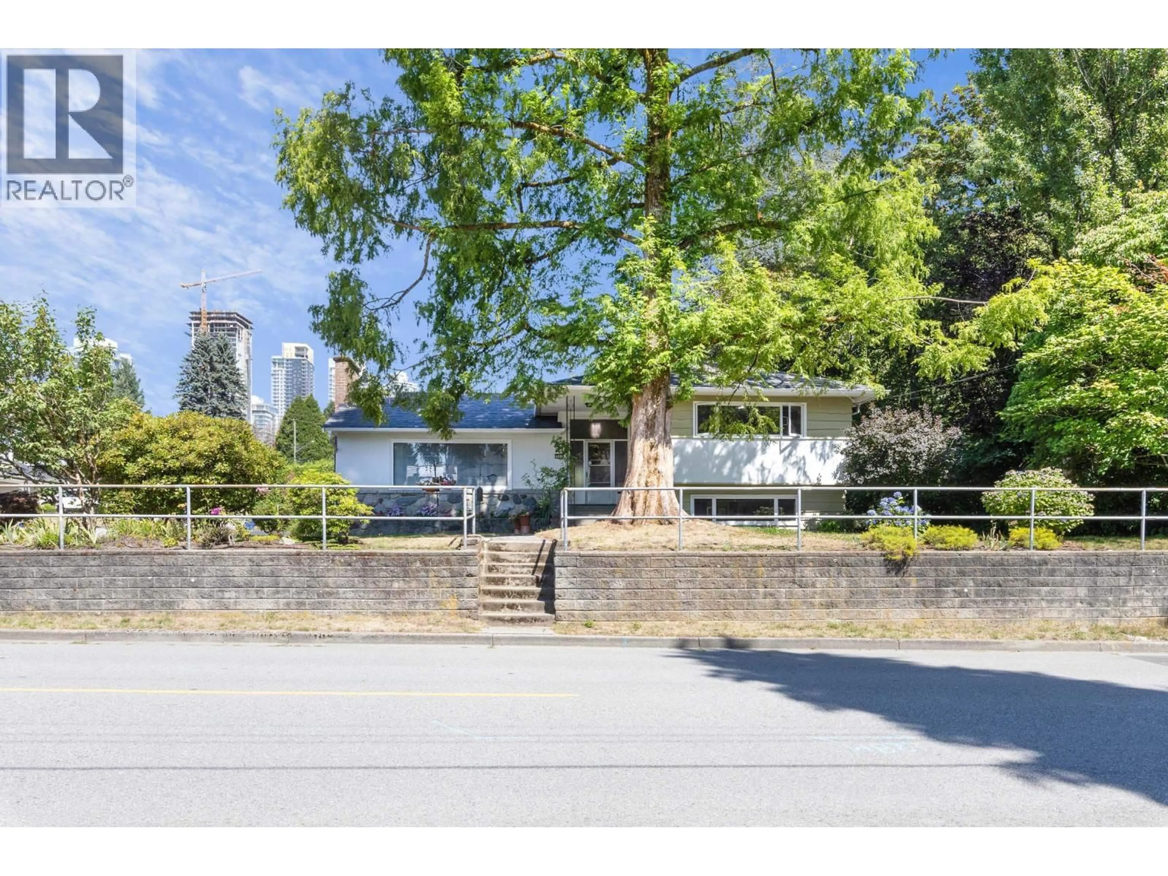 A pic from outside/outdoor area/front of a property/back of a property/a pic from drone, street for 541 COCHRANE AVENUE, Coquitlam British Columbia V3J2A3