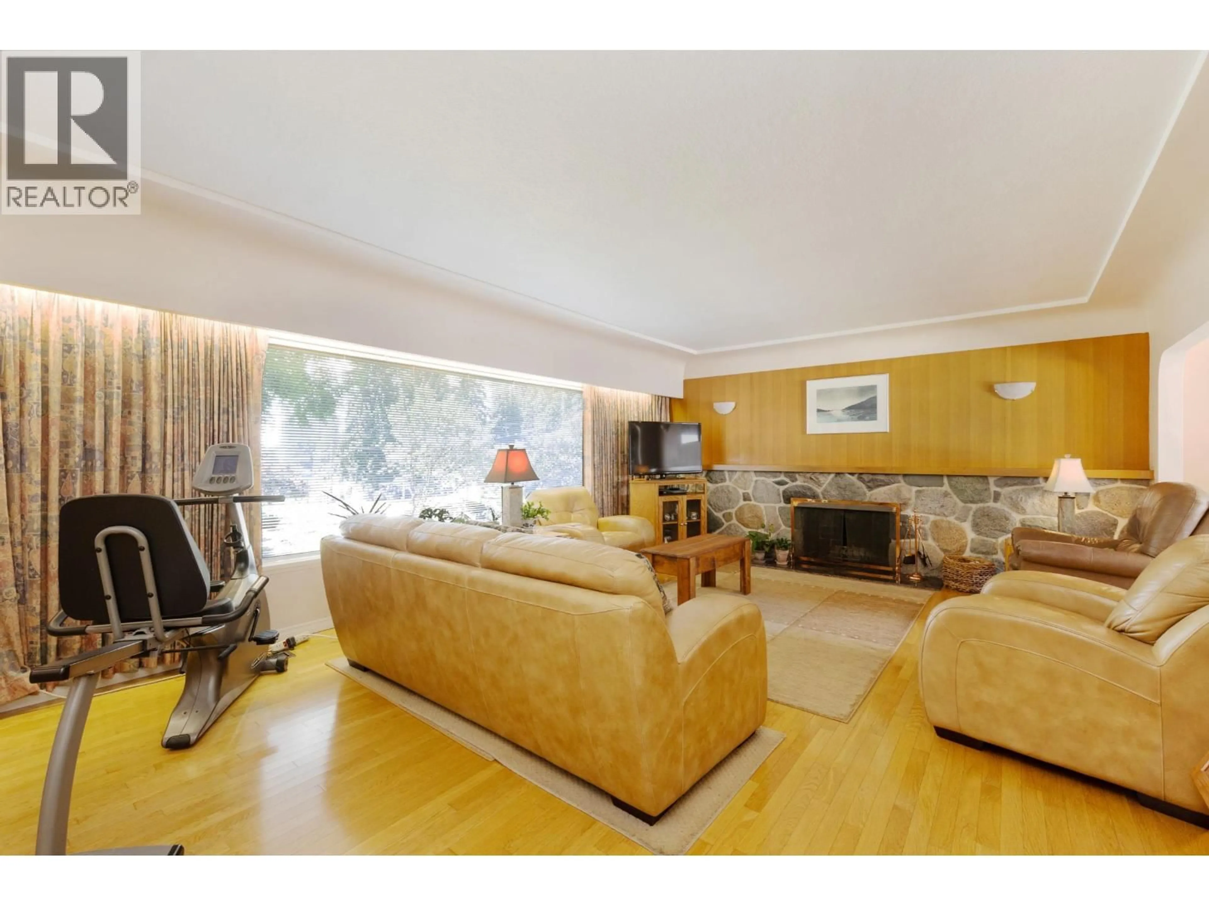Living room with furniture, wood/laminate floor for 541 COCHRANE AVENUE, Coquitlam British Columbia V3J2A3