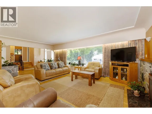 541 COCHRANE AVENUE, Coquitlam 5
