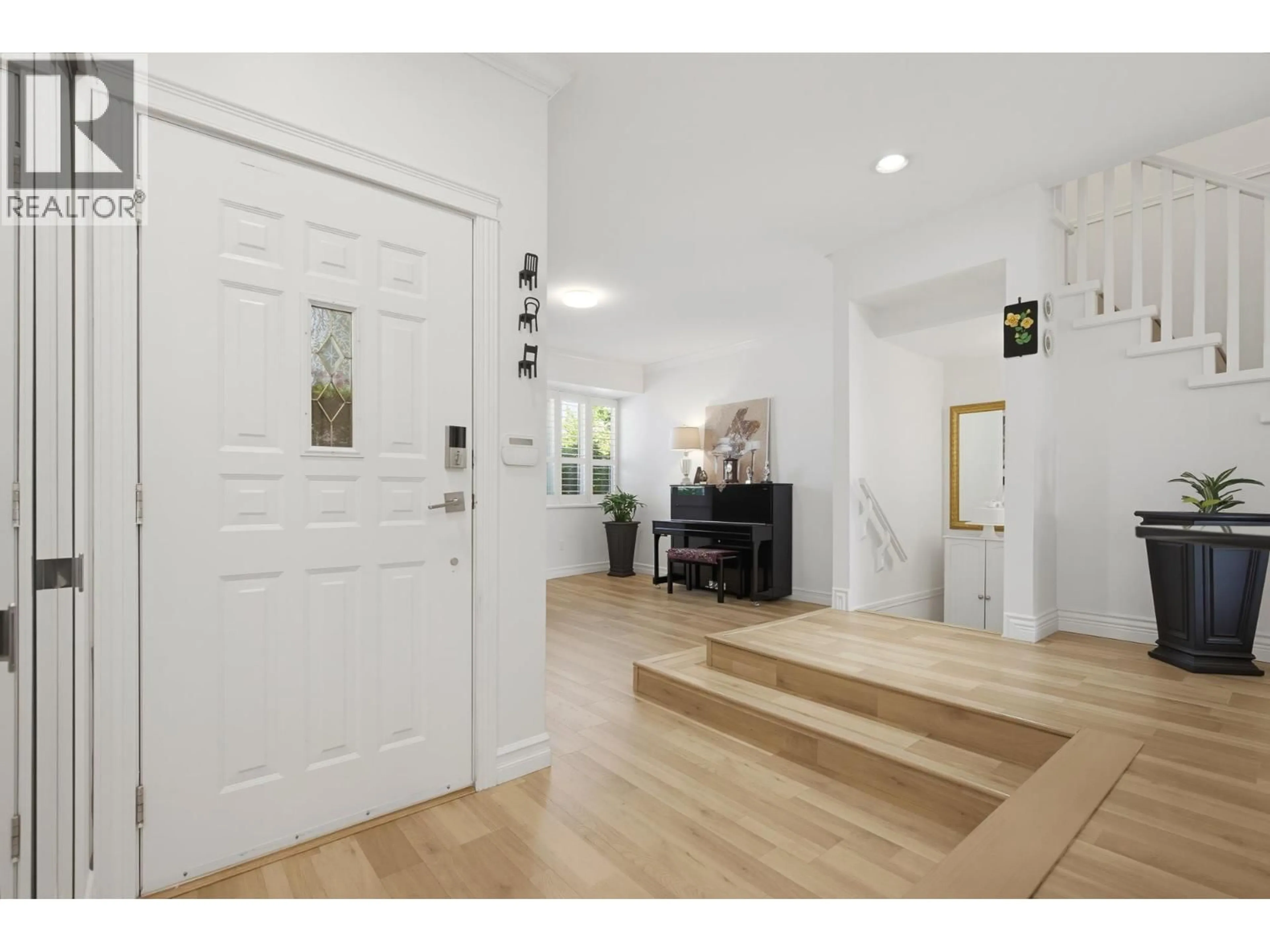 Indoor entryway for 8 - 920 CITADEL DRIVE, Port Coquitlam British Columbia V3C5X8