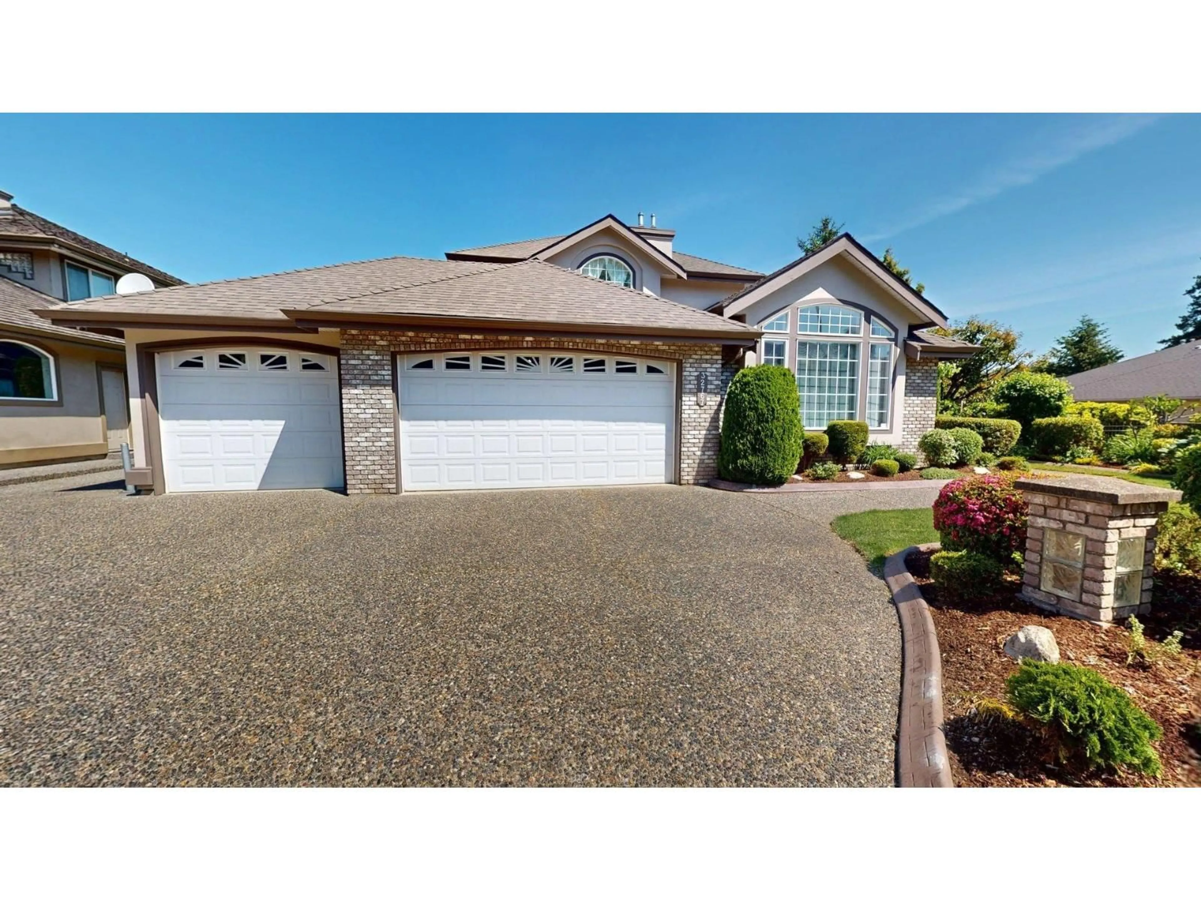 Home with vinyl exterior material, street for 32767 CHILCOTIN DRIVE, Abbotsford British Columbia V2T5S5