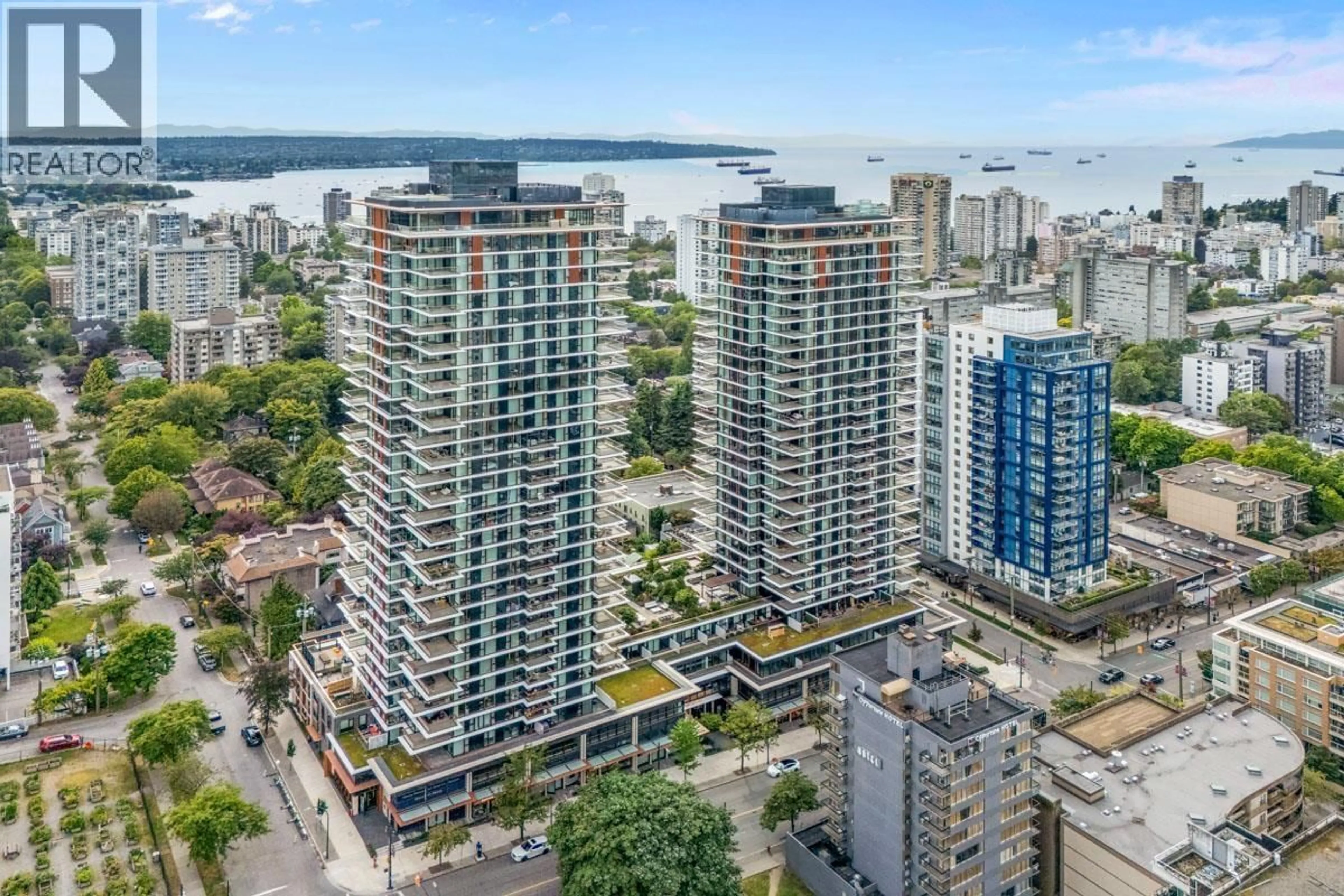 A pic from outside/outdoor area/front of a property/back of a property/a pic from drone, city buildings view from balcony for 1004 - 1408 ROBSON STREET, Vancouver British Columbia V6G1B9