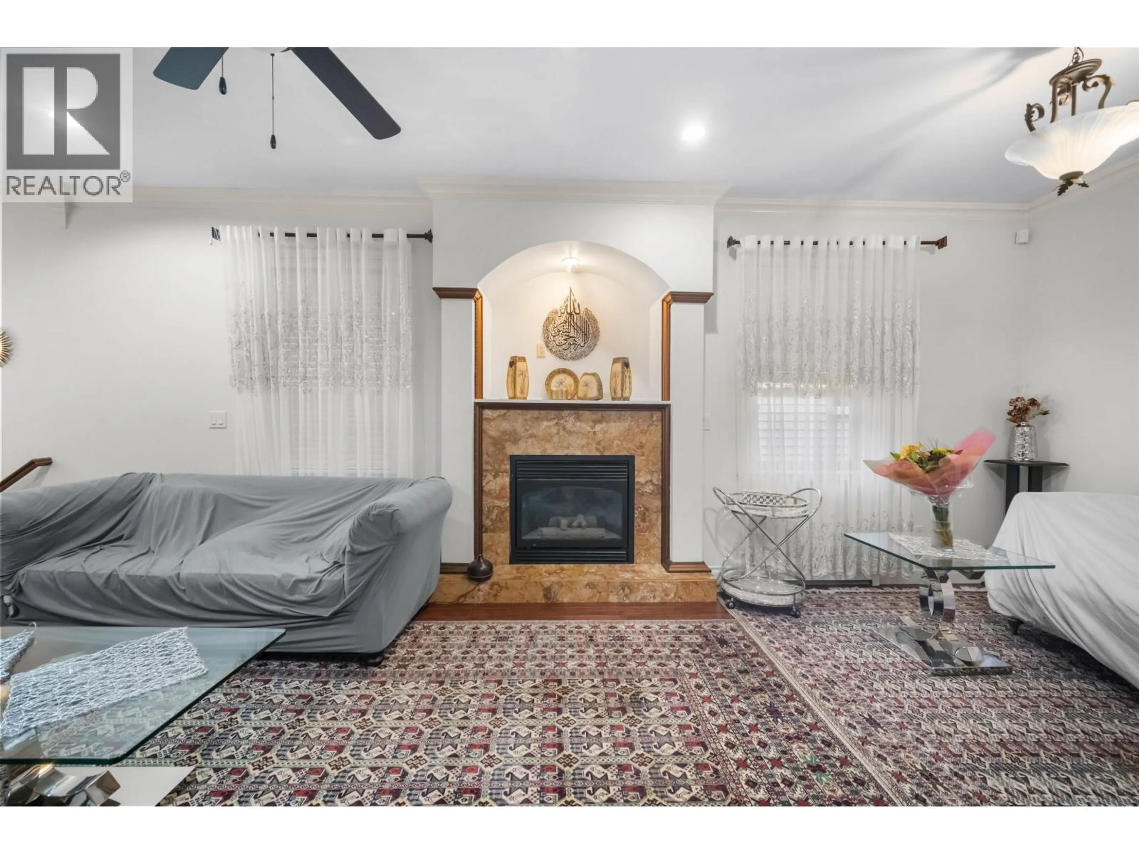 Living room with furniture, unknown for 312 JARDINE STREET, New Westminster British Columbia V3M5M5