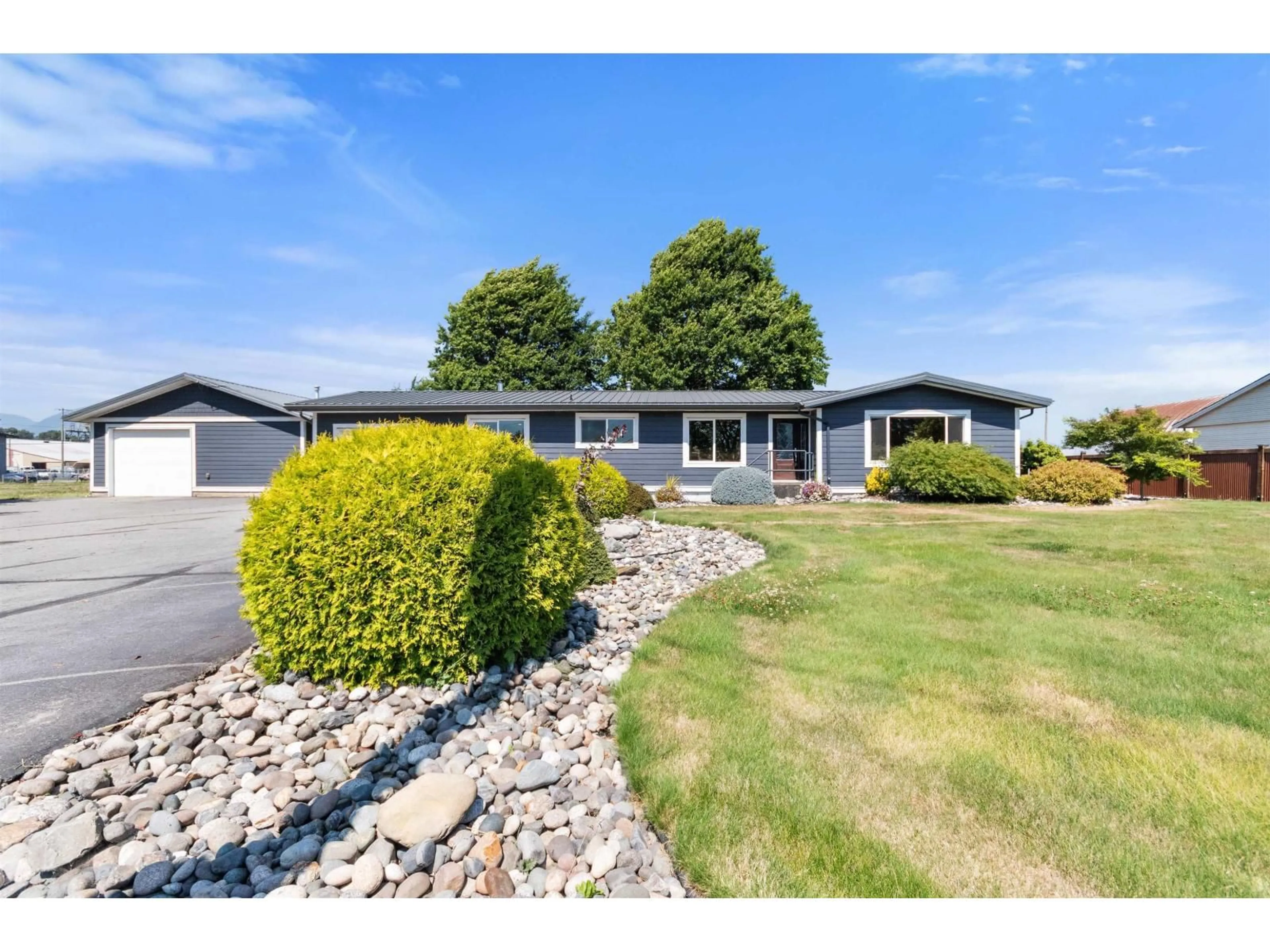 A pic from outside/outdoor area/front of a property/back of a property/a pic from drone, water/lake/river/ocean view for 44035 SOUTH SUMAS ROAD, Chilliwack British Columbia V2R4B1