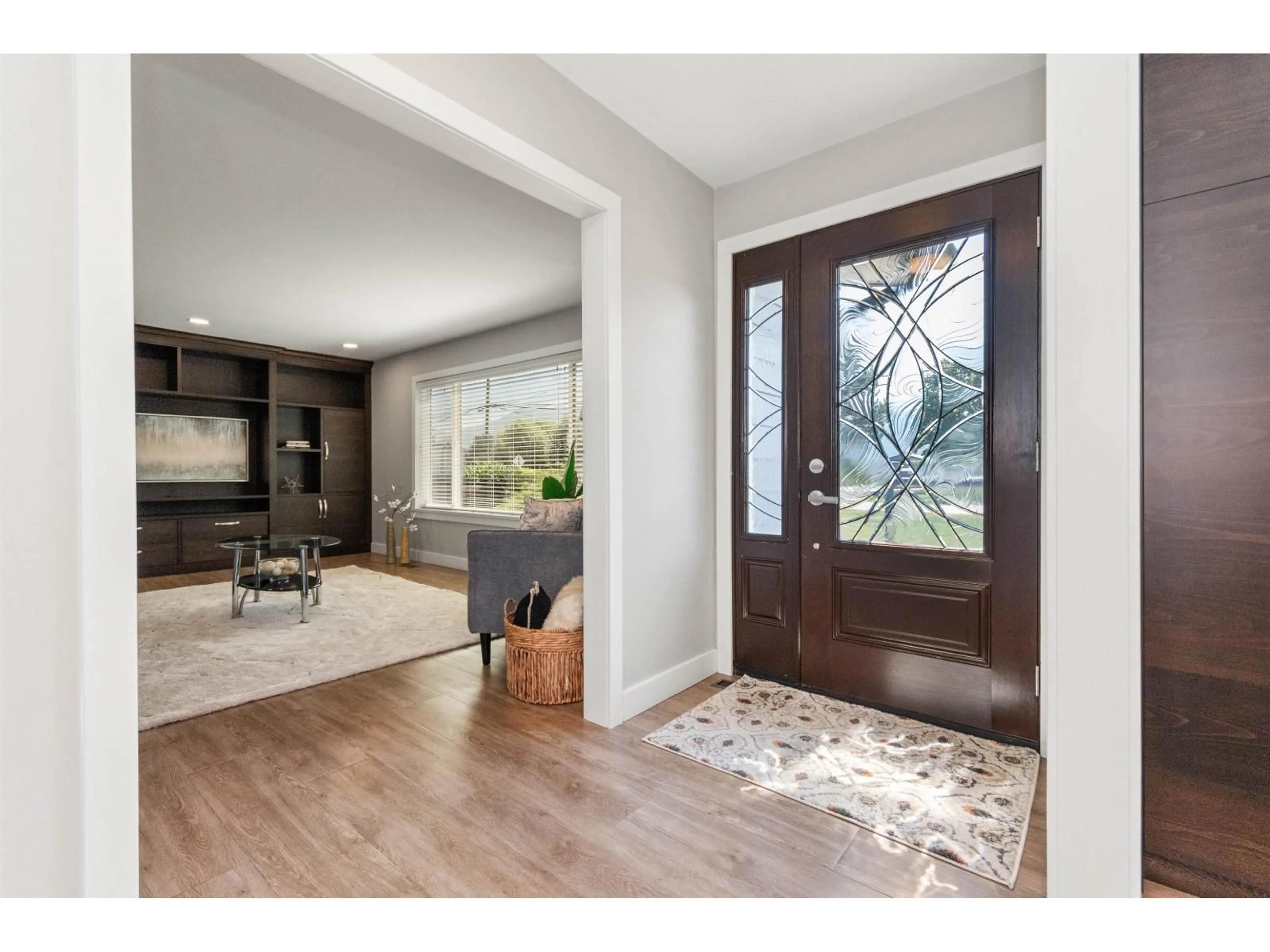 Indoor entryway for 44035 SOUTH SUMAS ROAD, Chilliwack British Columbia V2R4B1