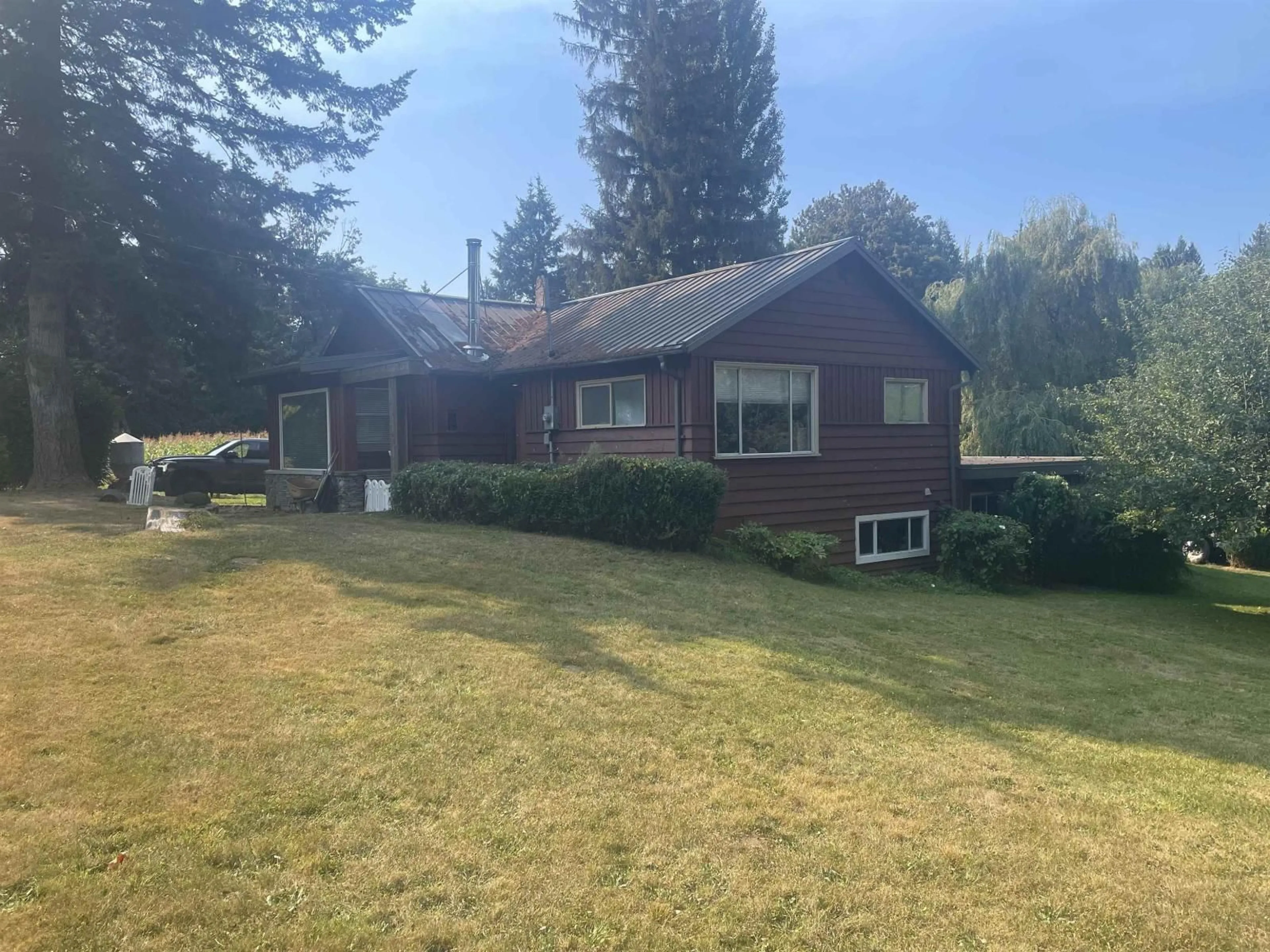 A pic from outside/outdoor area/front of a property/back of a property/a pic from drone, unknown for 25839 24 AVENUE, Langley British Columbia V4W2C1