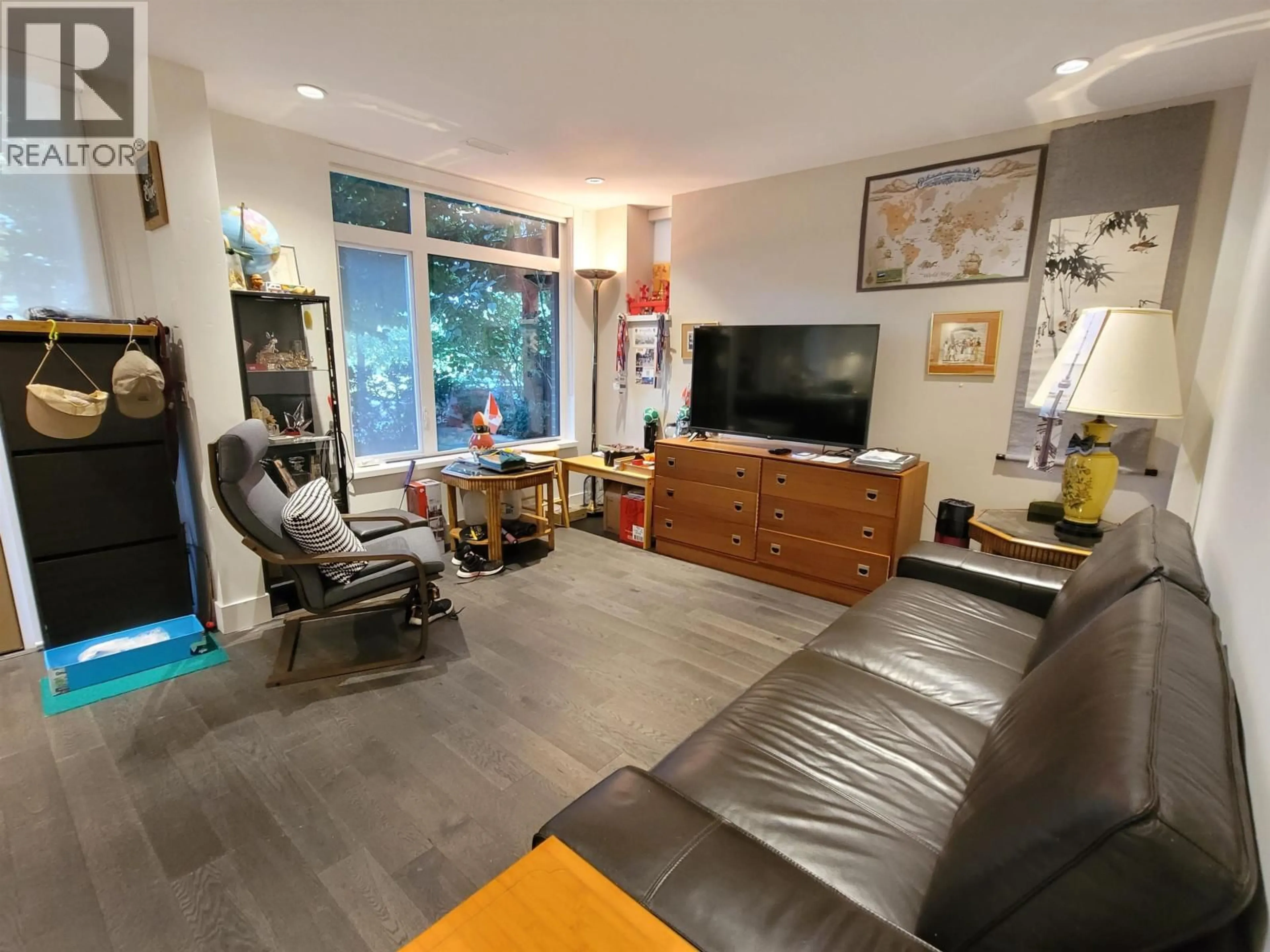 Living room with furniture, unknown for 7585 YUKON STREET, Vancouver British Columbia V5X2Y4