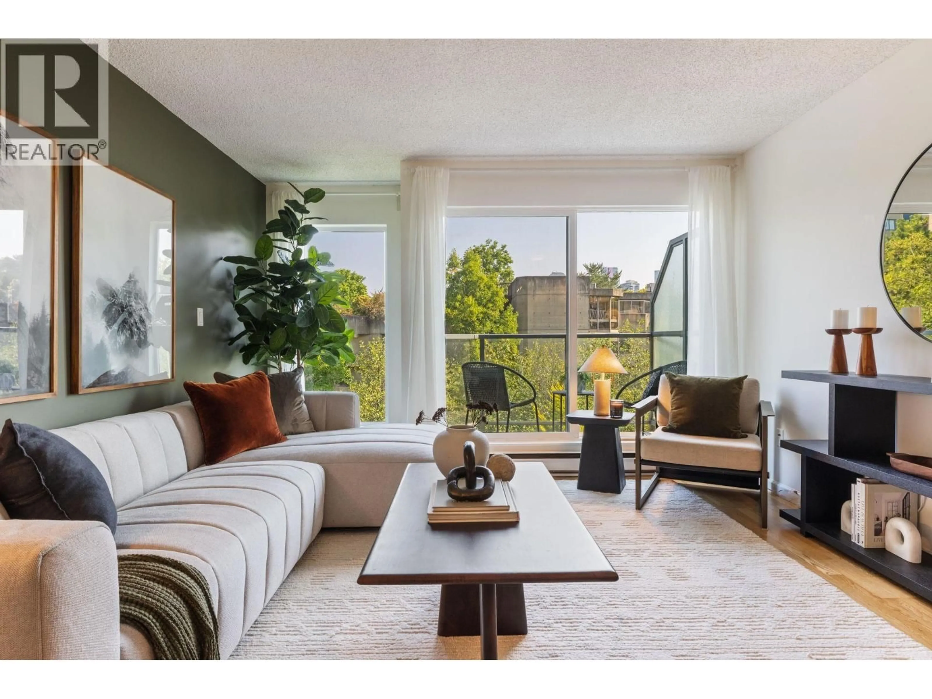 Living room with furniture, wood/laminate floor for 8 - 1355 4TH AVENUE, Vancouver British Columbia V6H3Y8