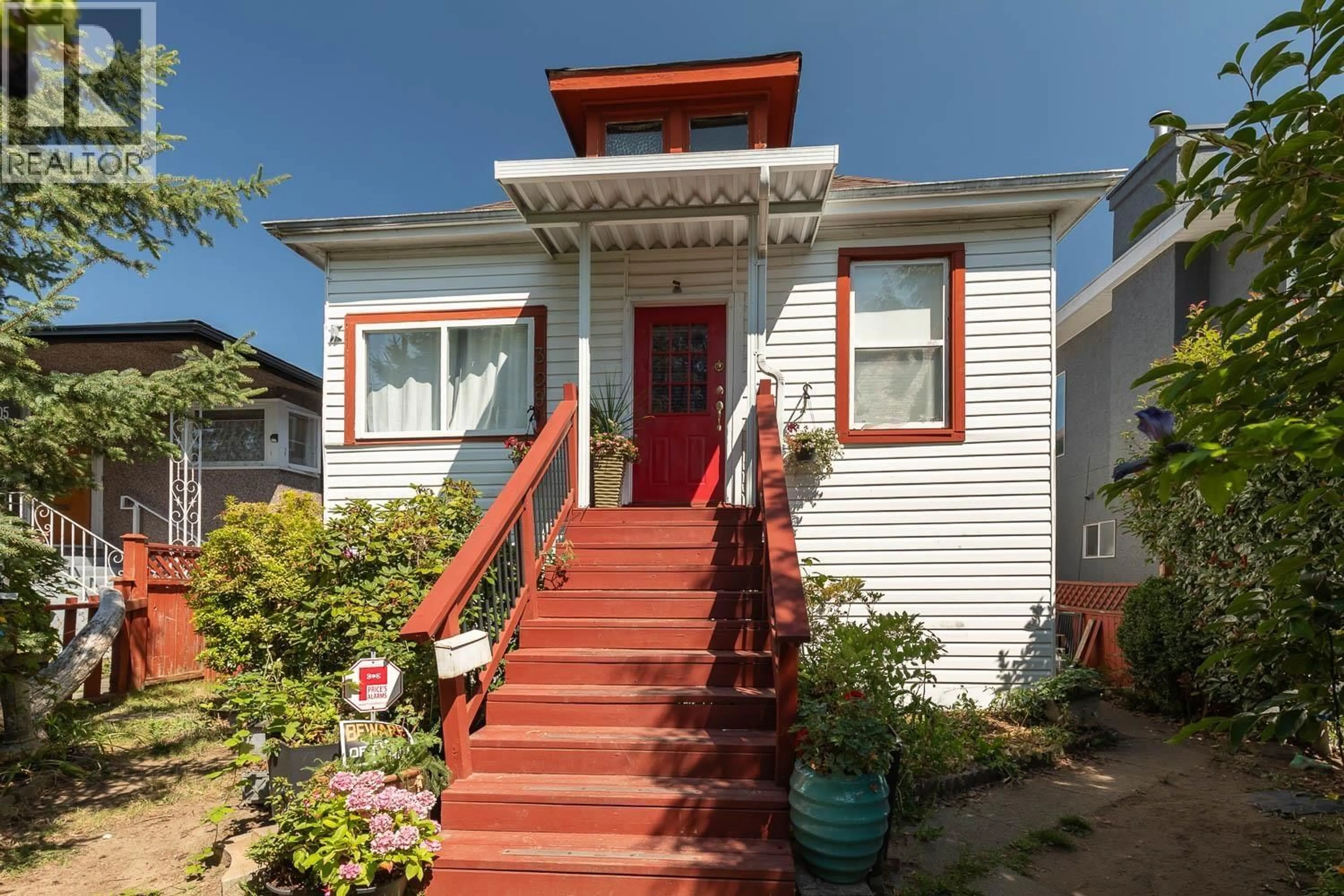 Home with vinyl exterior material, street for 309 WOODSTOCK AVENUE, Vancouver British Columbia V5W1N2