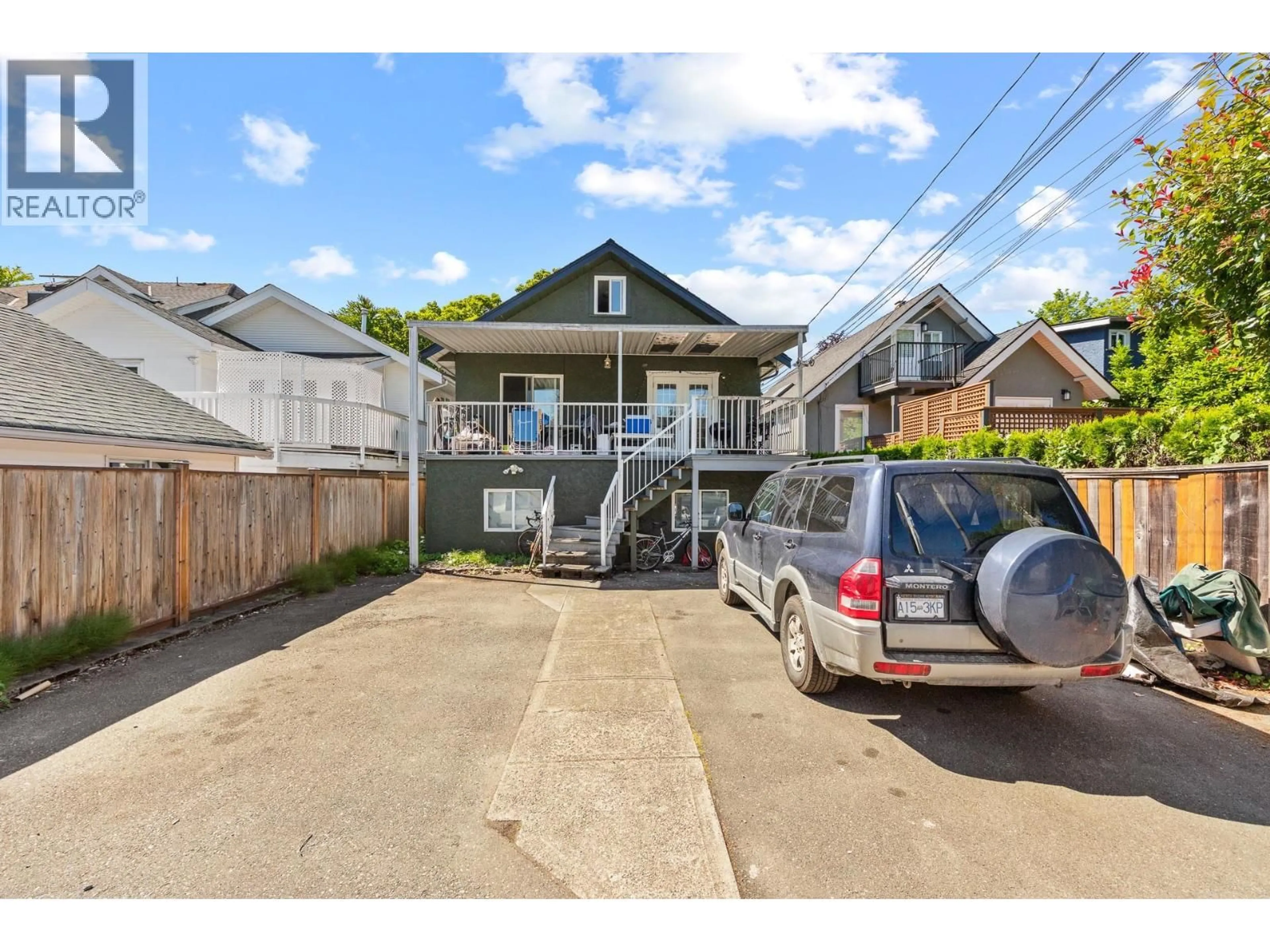 A pic from outside/outdoor area/front of a property/back of a property/a pic from drone, street for 3279 11TH AVENUE, Vancouver British Columbia V6K2M9