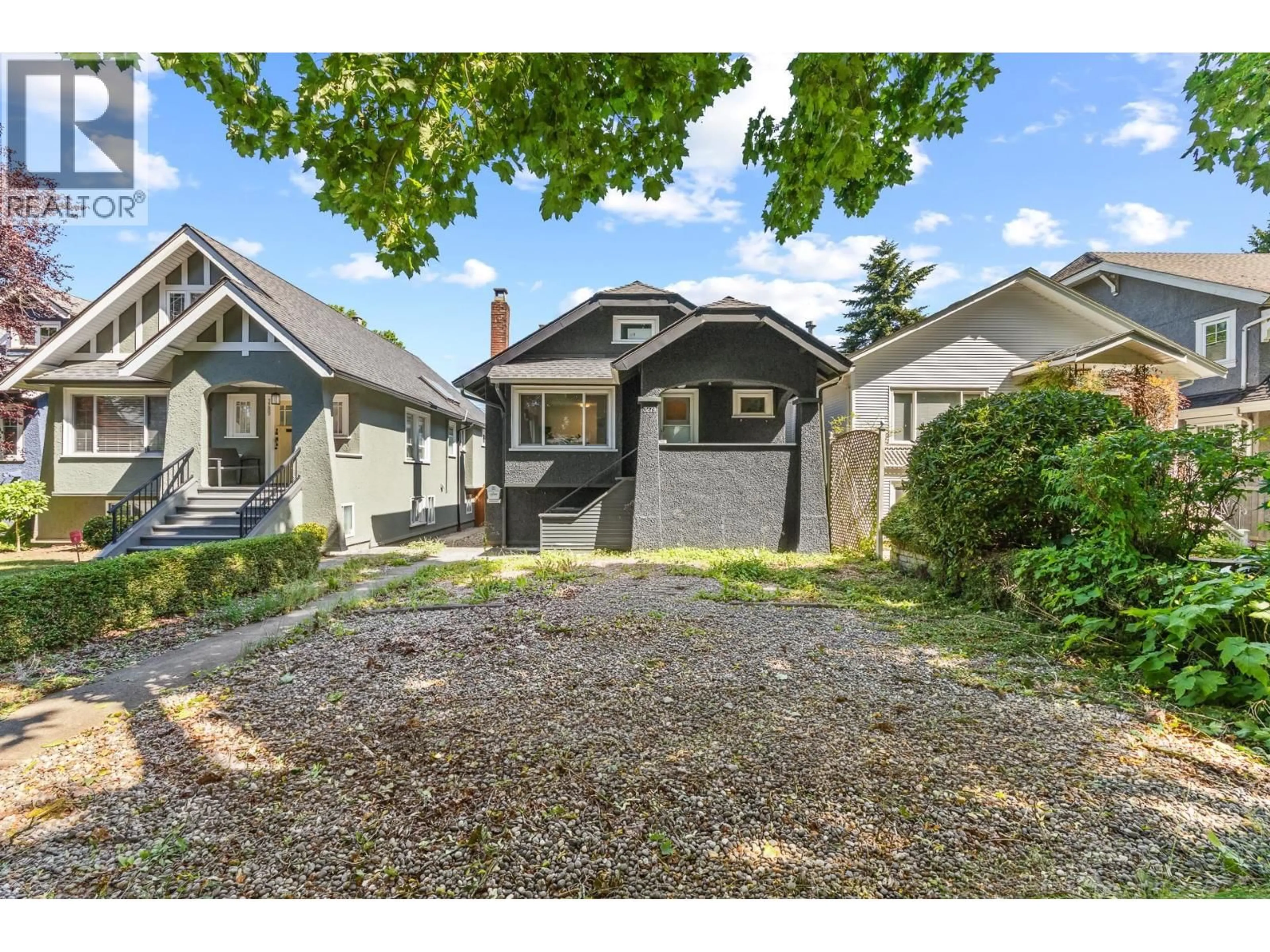 A pic from outside/outdoor area/front of a property/back of a property/a pic from drone, street for 3279 11TH AVENUE, Vancouver British Columbia V6K2M9