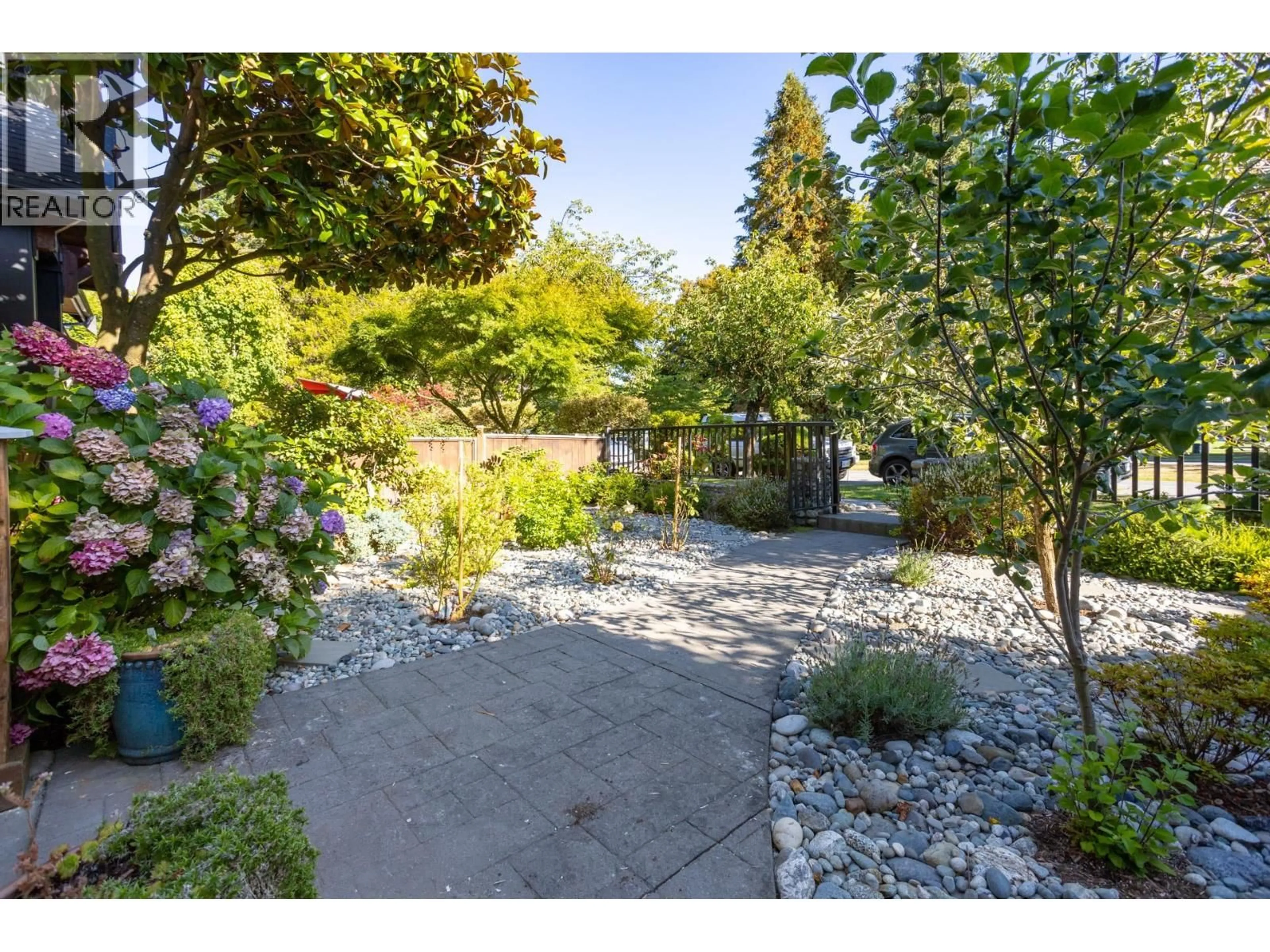 A pic from outside/outdoor area/front of a property/back of a property/a pic from drone, water/lake/river/ocean view for 2985 16TH AVENUE, Vancouver British Columbia V6K3C7