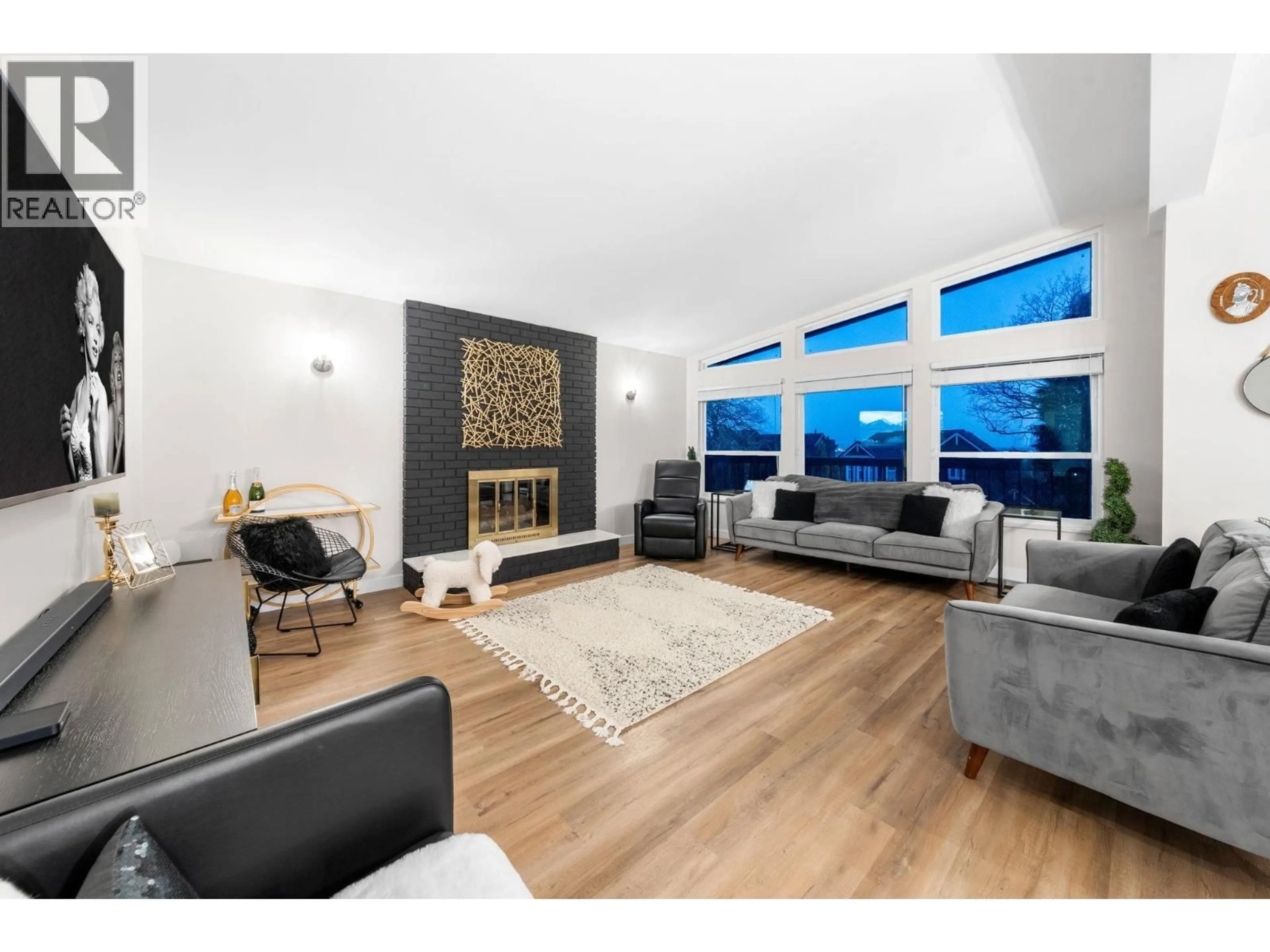 Living room with furniture, wood/laminate floor for 2131 FRASERVIEW DRIVE, Vancouver British Columbia V5P2N2