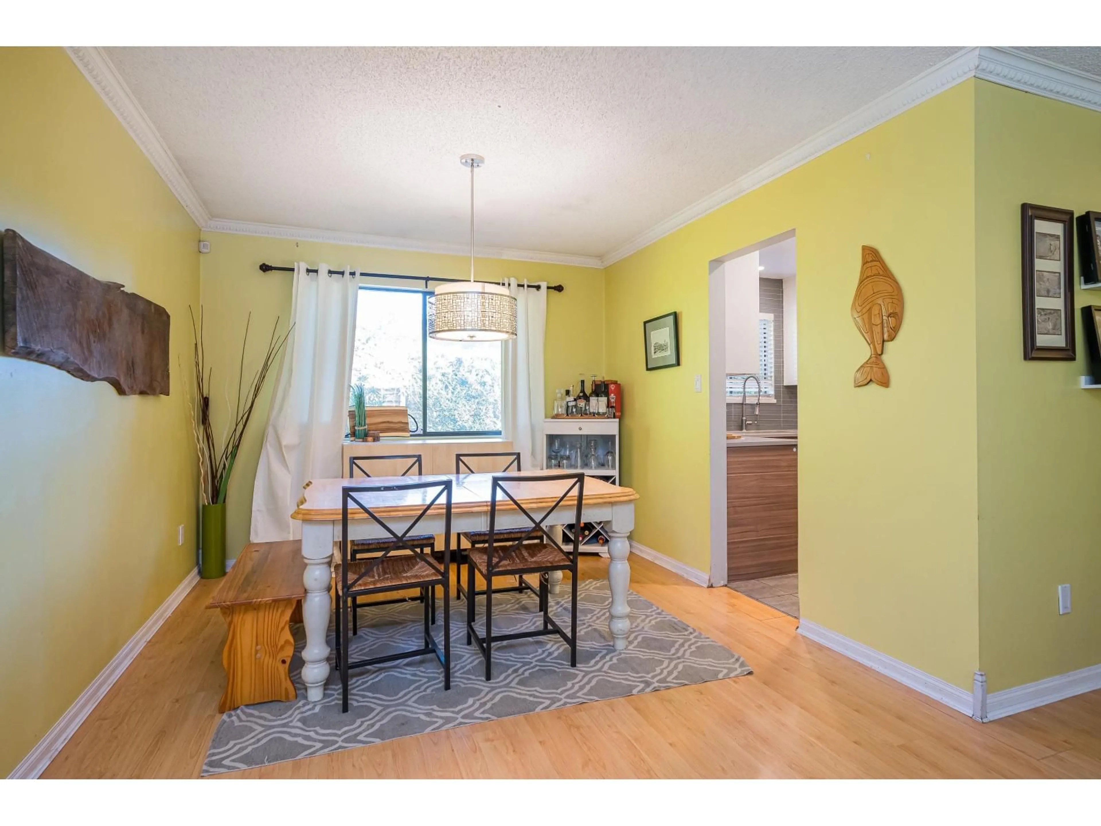 Dining room, wood/laminate floor for 14603 101A AVENUE, Surrey British Columbia V3R7E2