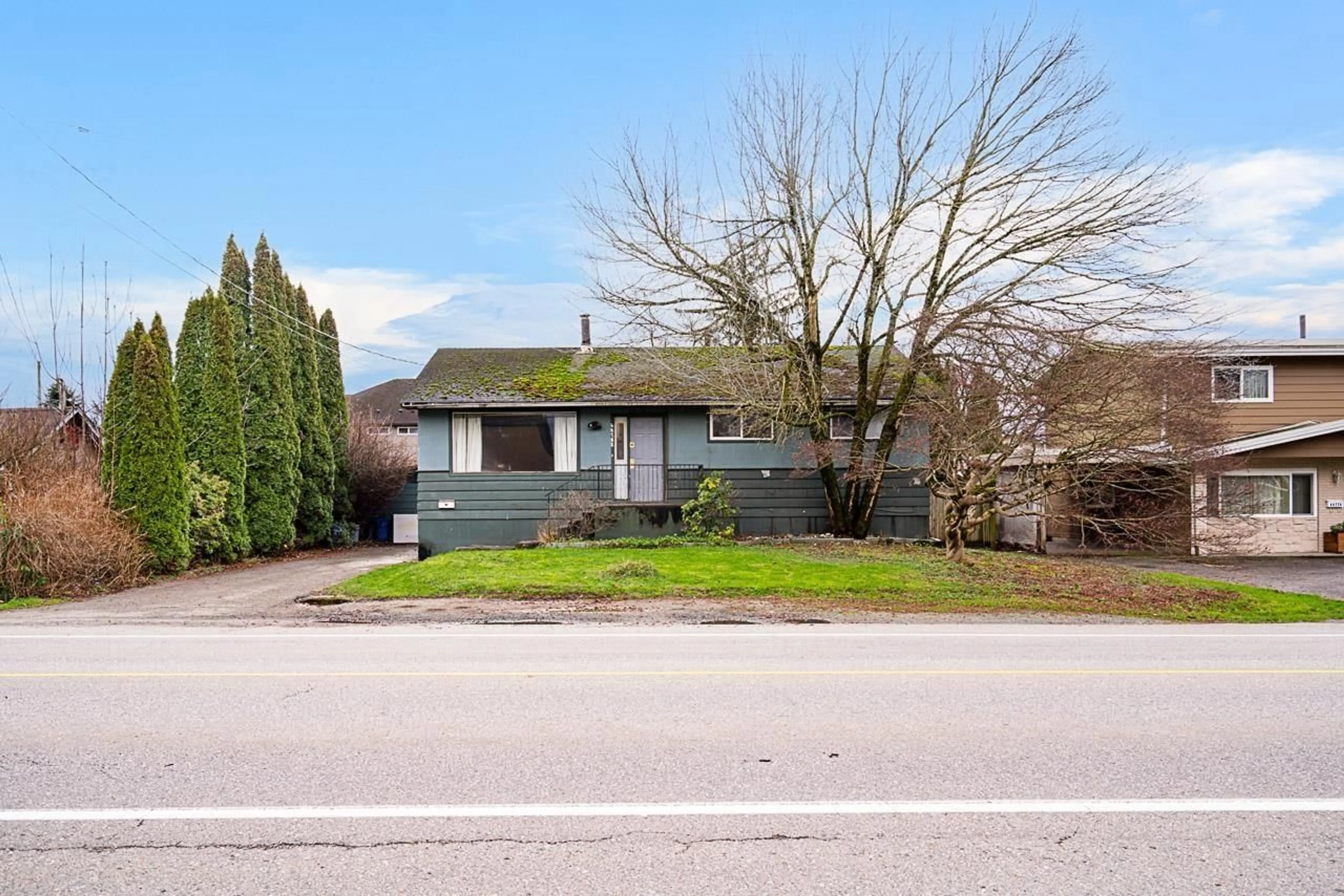 A pic from outside/outdoor area/front of a property/back of a property/a pic from drone, street for 46782 FIRST AVENUE, Chilliwack British Columbia V2P1X7