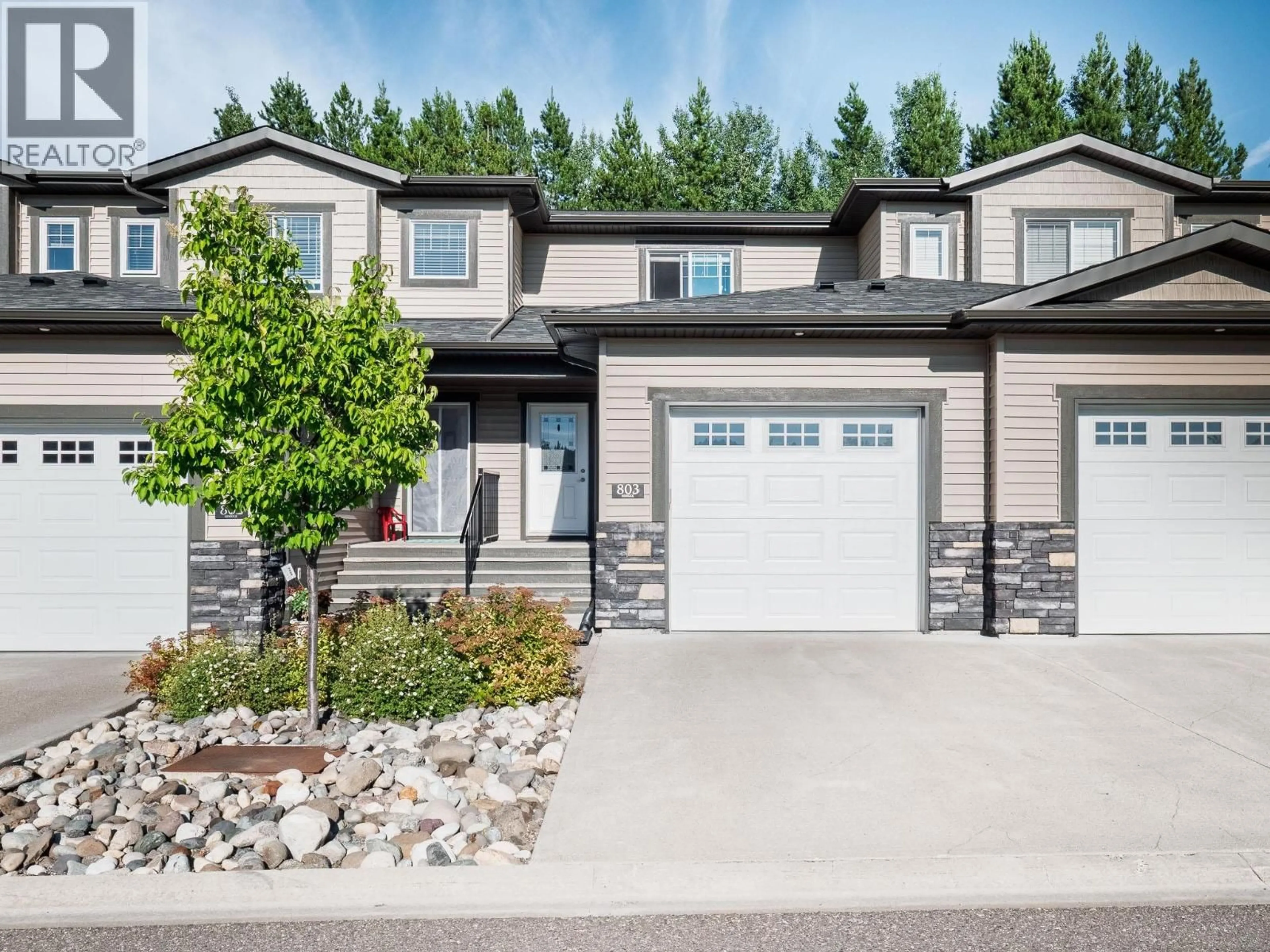Home with vinyl exterior material, street for 803 - 6798 WESTGATE AVENUE, Prince George British Columbia V2N0H6