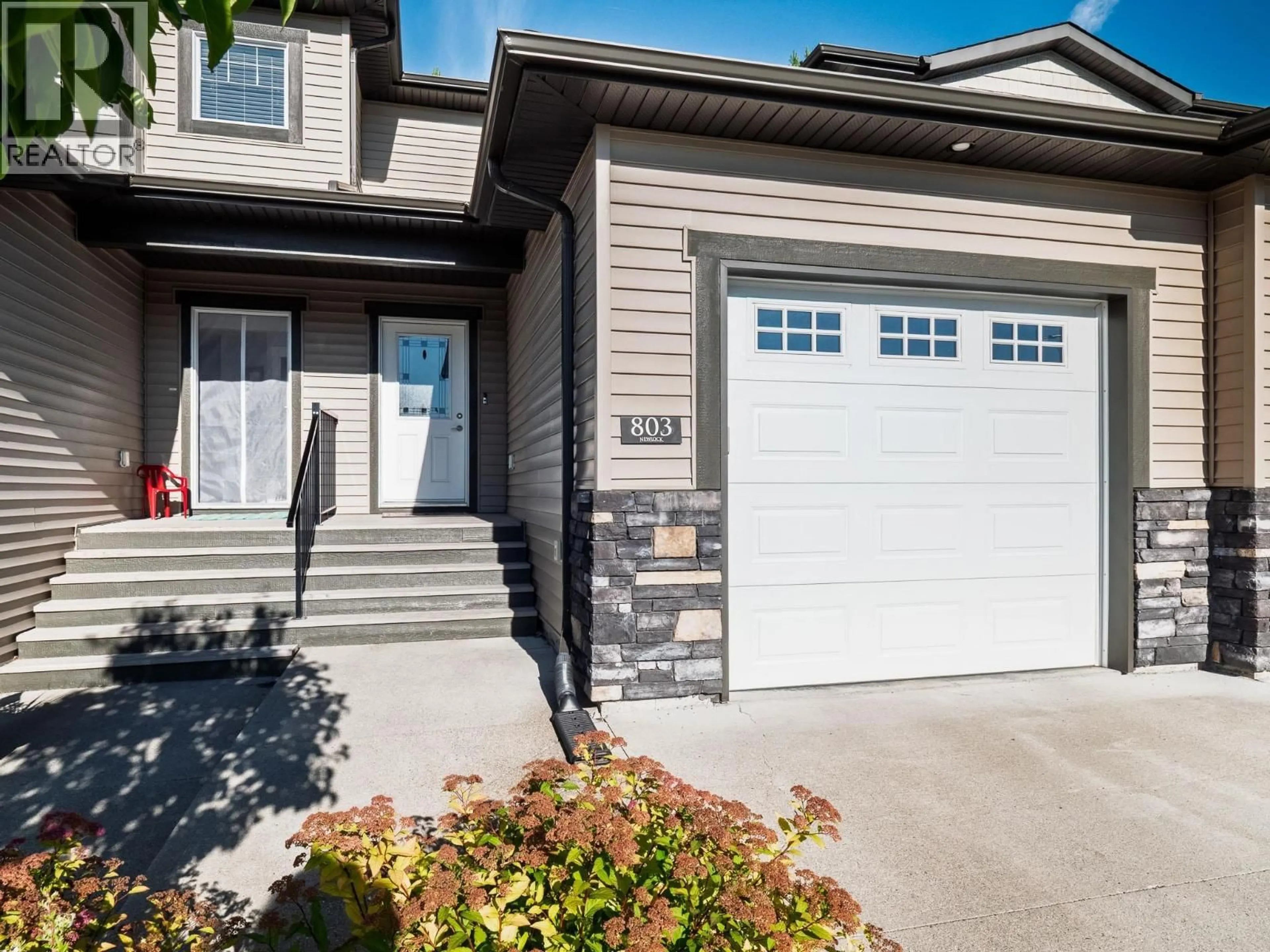 Home with vinyl exterior material, street for 803 - 6798 WESTGATE AVENUE, Prince George British Columbia V2N0H6