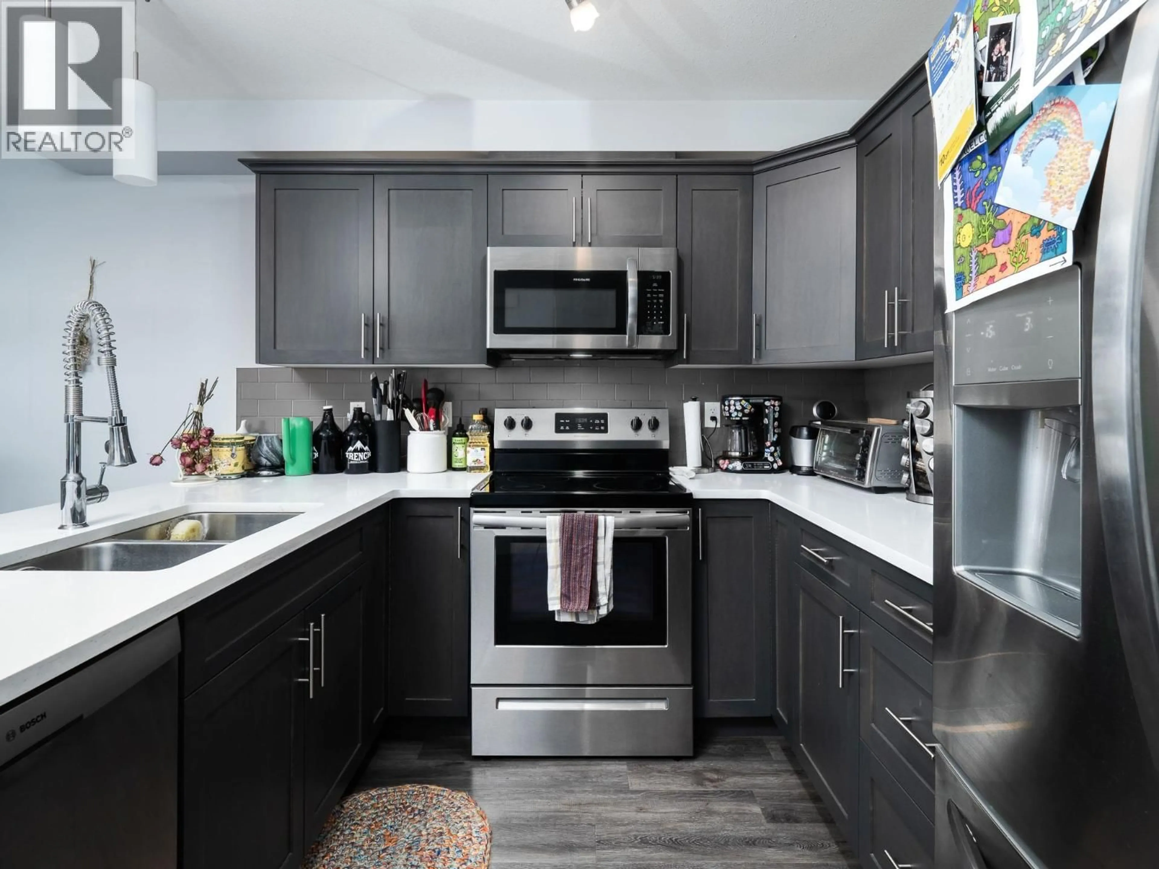 Contemporary kitchen, unknown for 803 - 6798 WESTGATE AVENUE, Prince George British Columbia V2N0H6