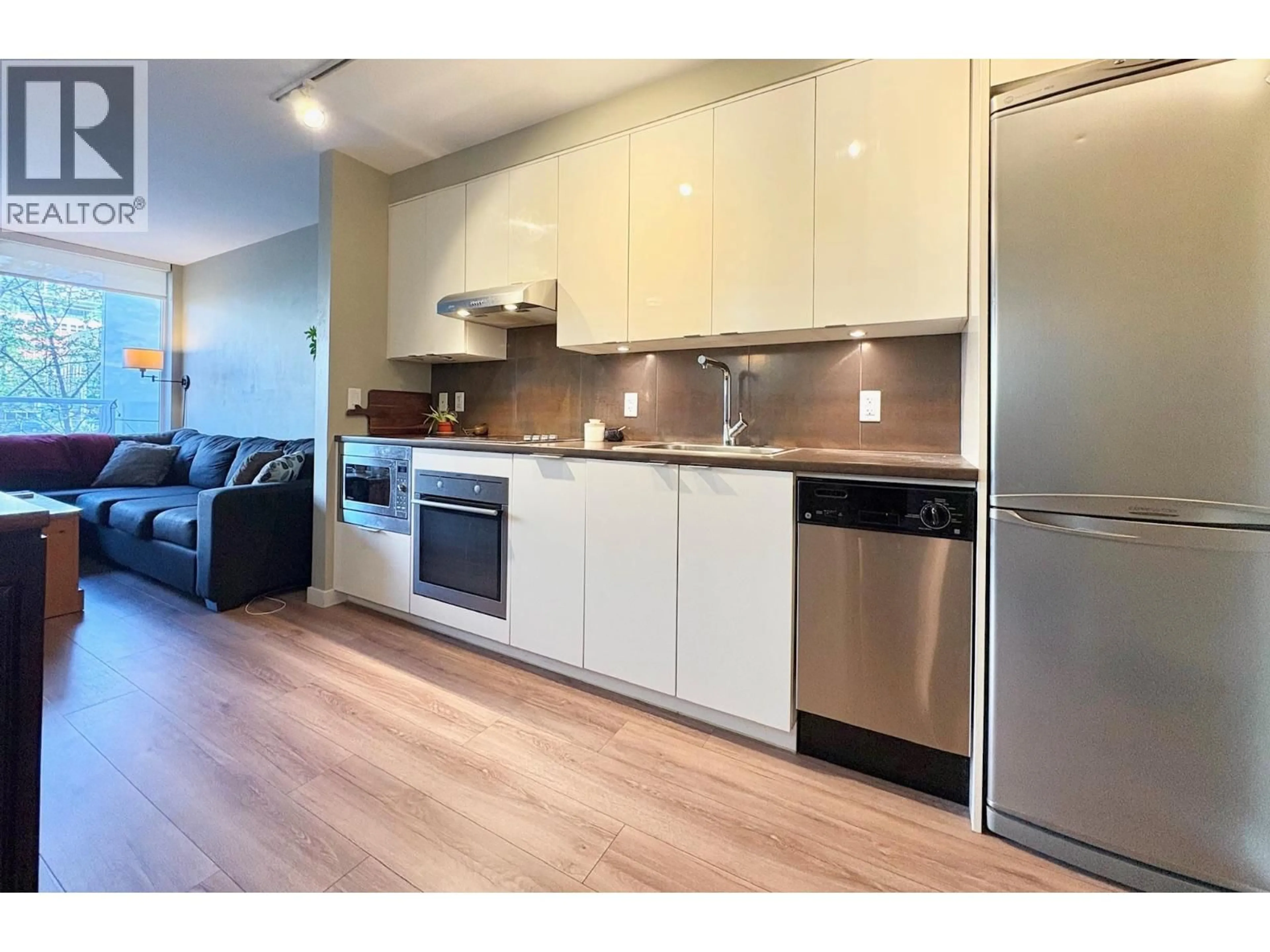 Open concept kitchen, wood/laminate floor for 308 - 161 GEORGIA STREET, Vancouver British Columbia V6B0K9
