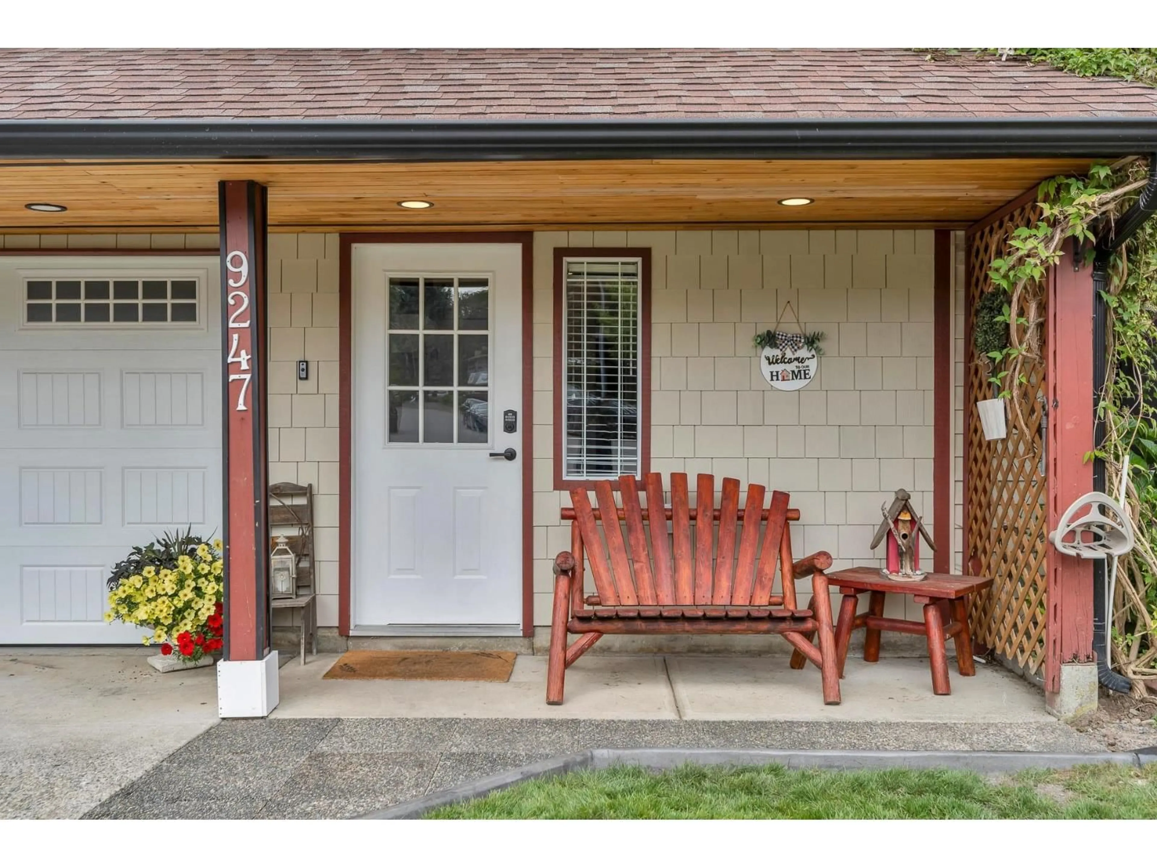 Indoor entryway for 9247 214 STREET, Langley British Columbia V1M1P4