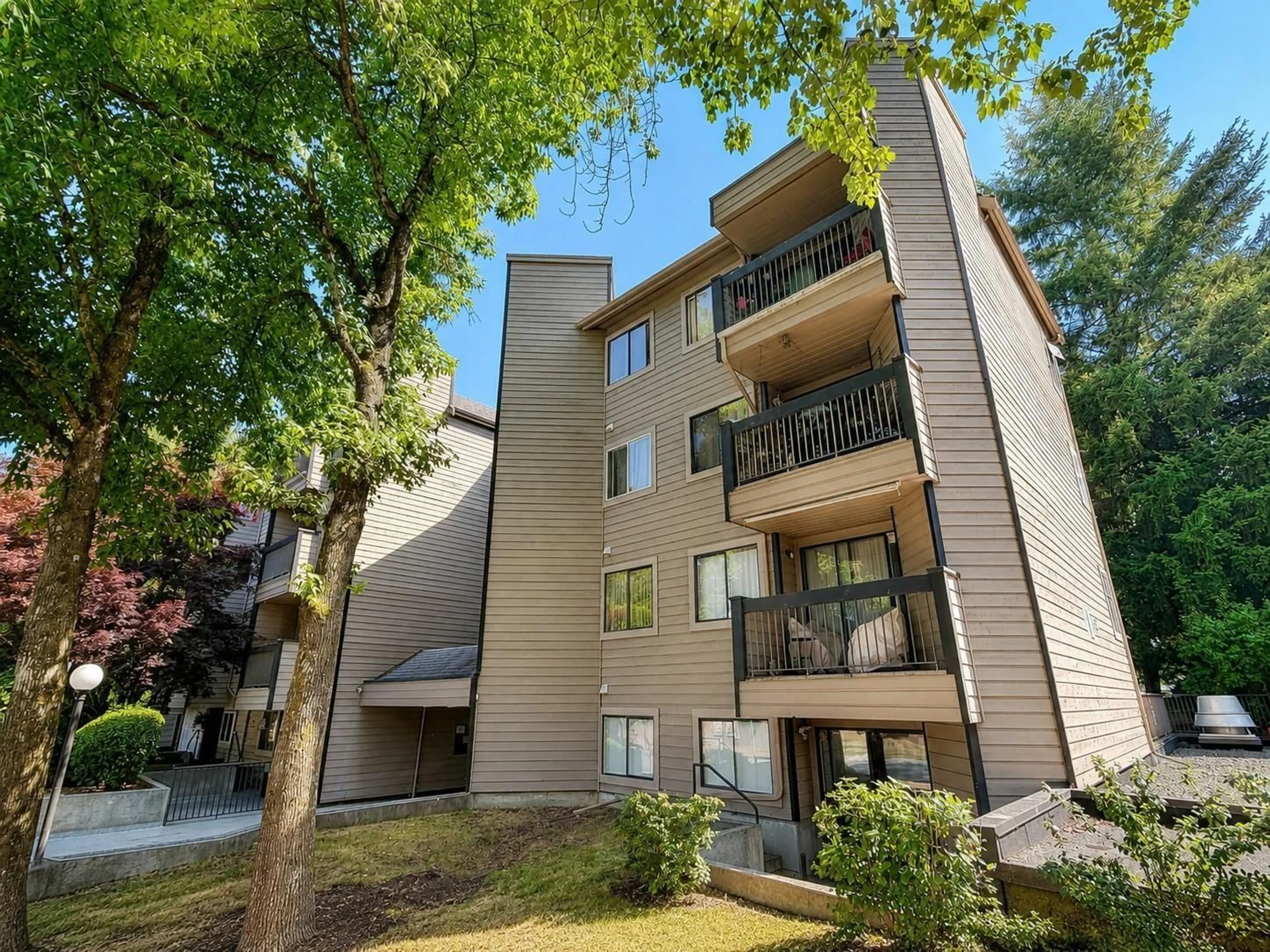 Unknown for 306 - 10560 154 STREET, Surrey British Columbia V3R8A3