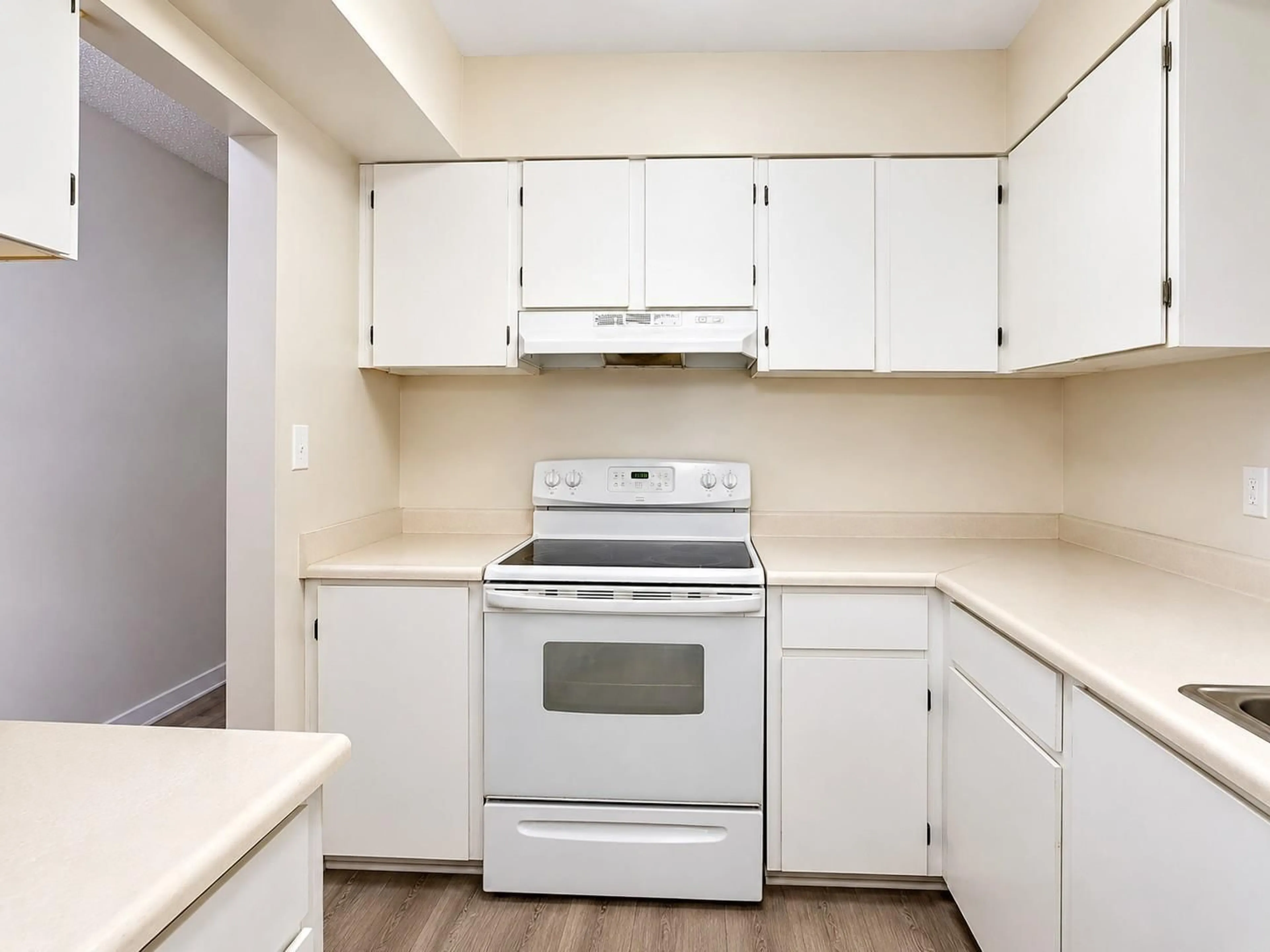 Standard kitchen, unknown for 306 - 10560 154 STREET, Surrey British Columbia V3R8A3